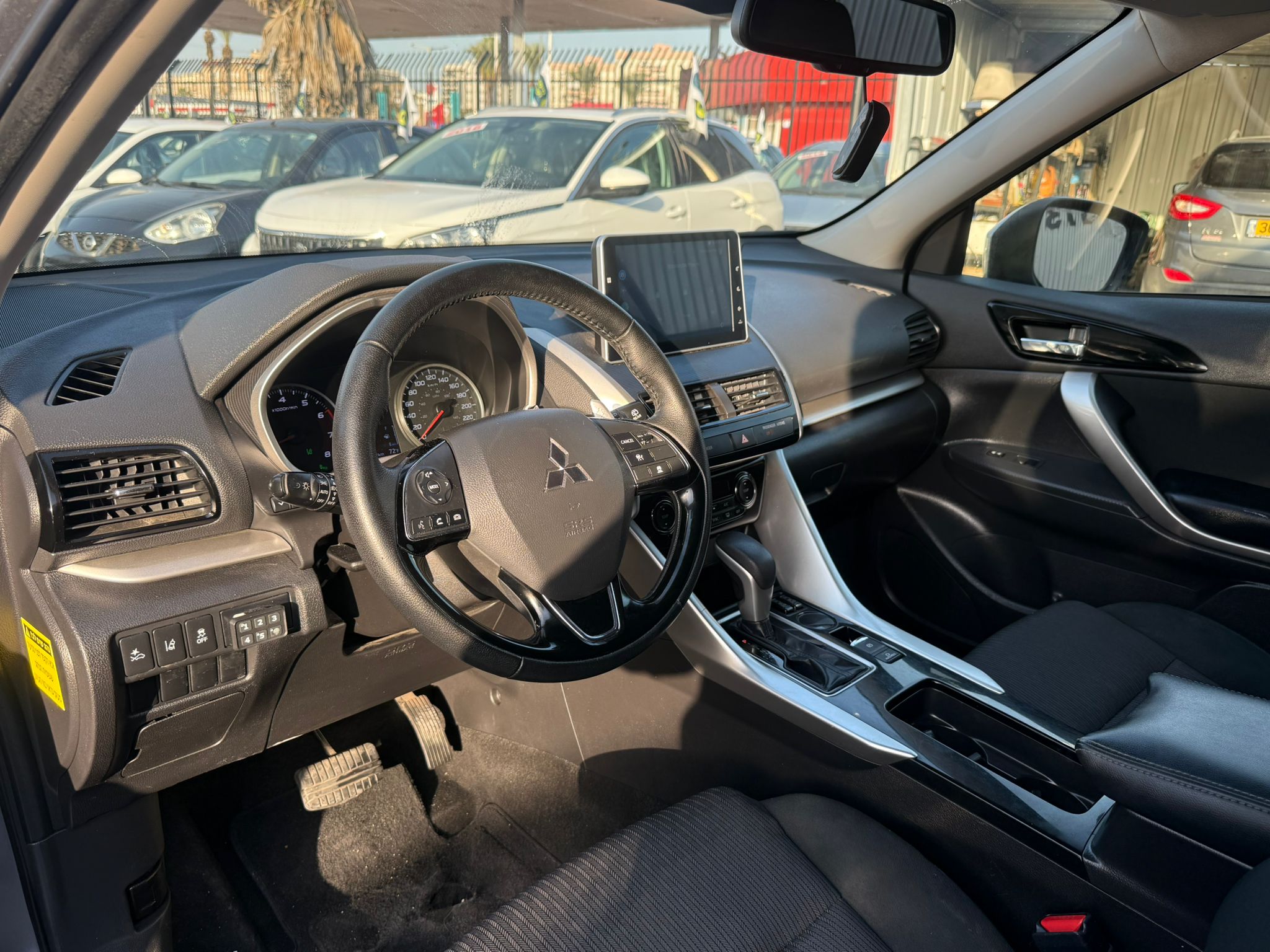 תמונות רכב מיצובישי ECLIPSE CROSS