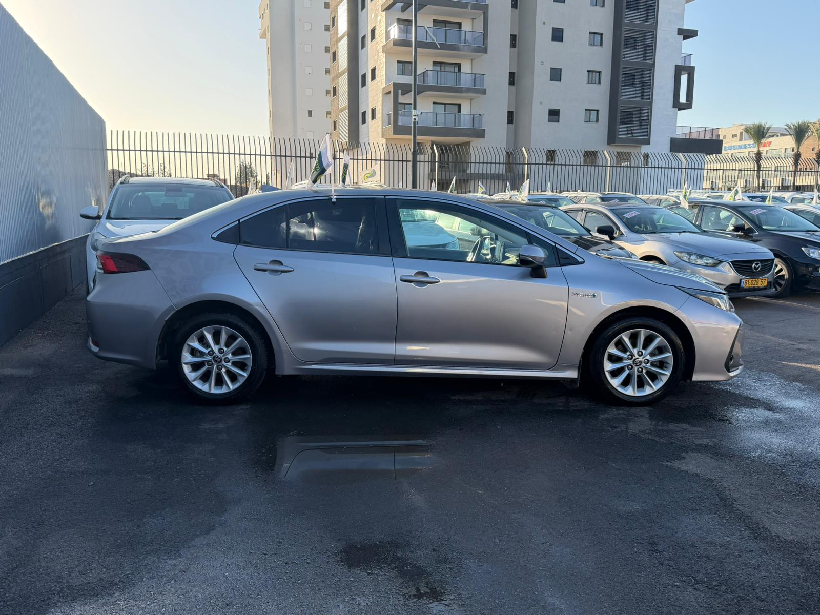 תמונות רכב טויוטה COROLLA HSD SDN