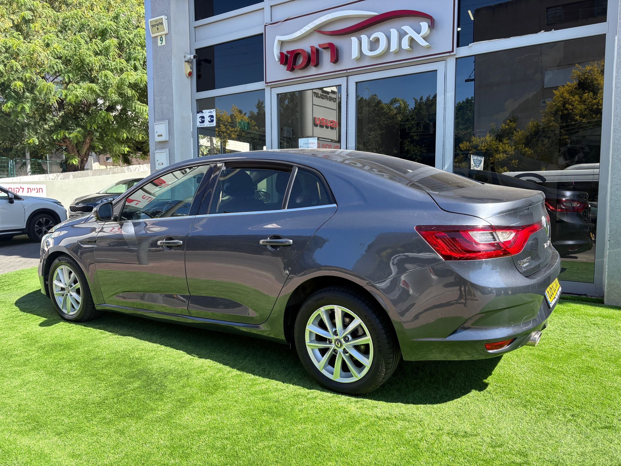 תמונות רכב רנו גראנד קופה