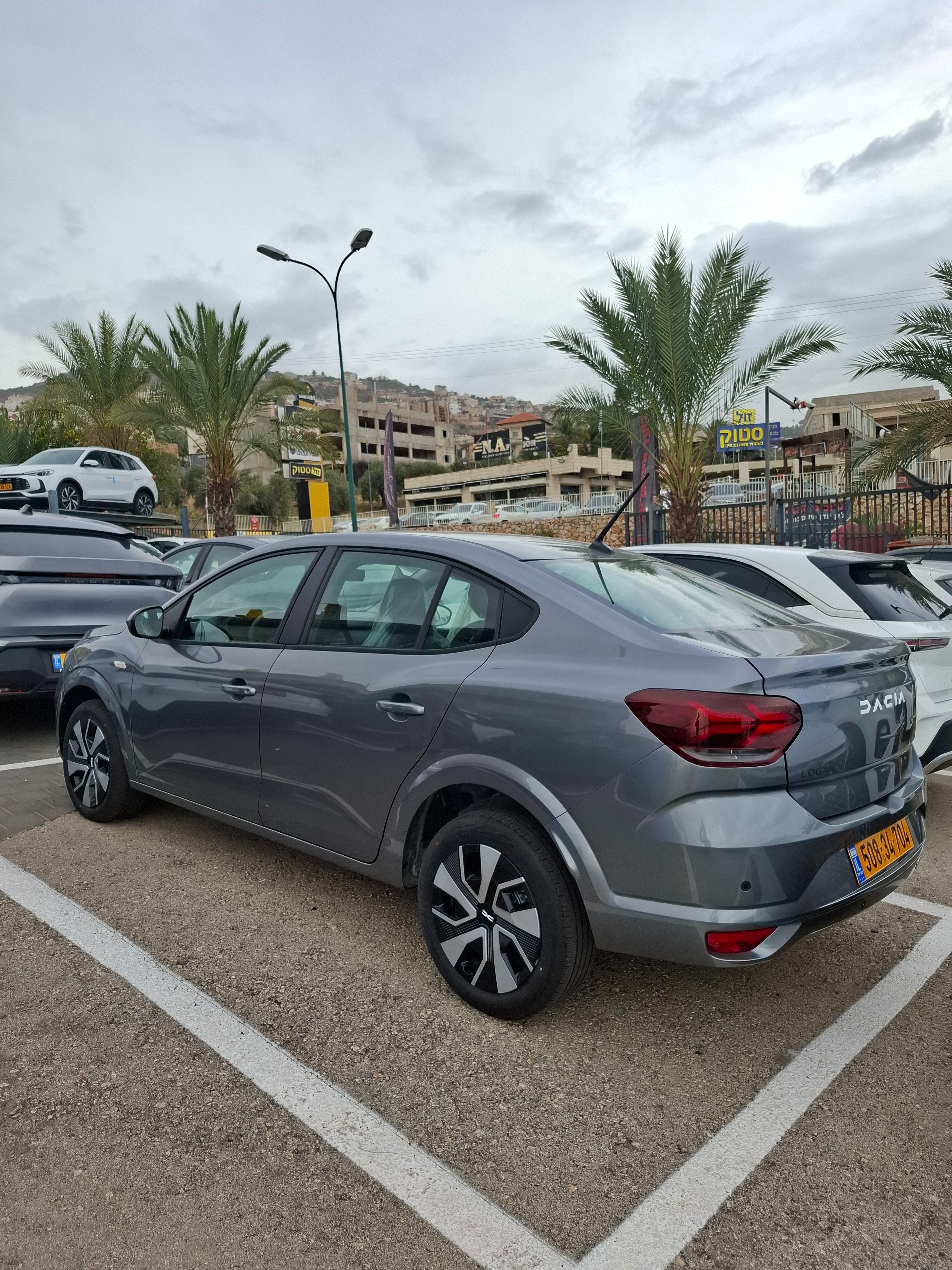 תמונות רכב דאציה לוגאן