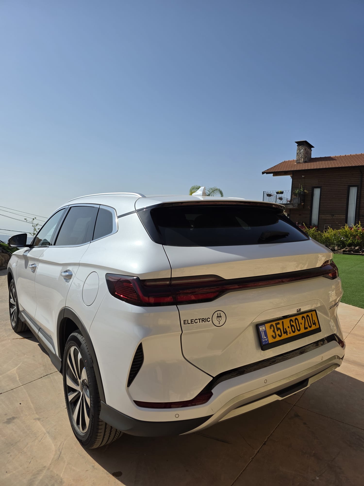 תמונות רכב בי ווי די SEAL U