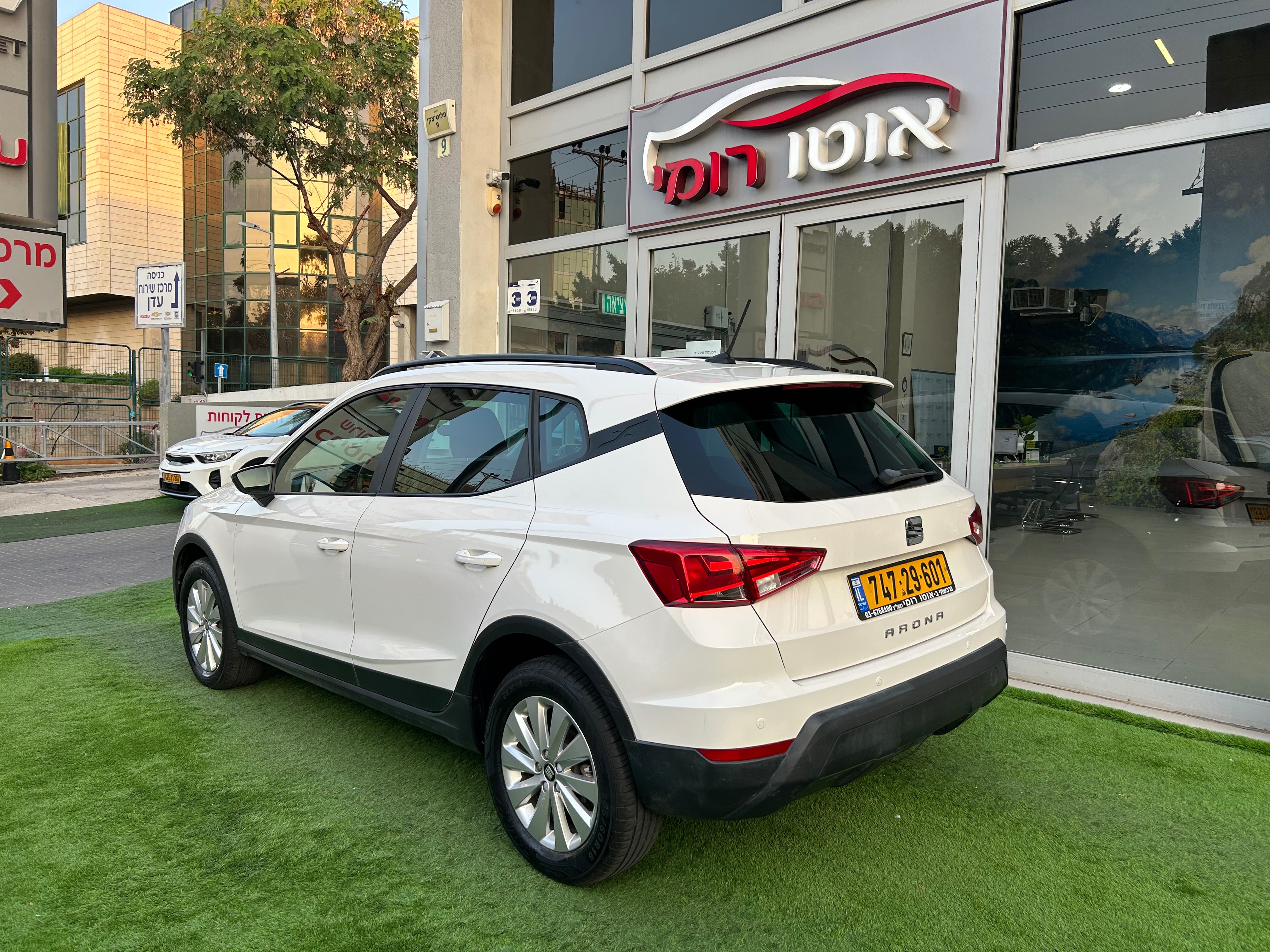 תמונות רכב סיאט ארונה