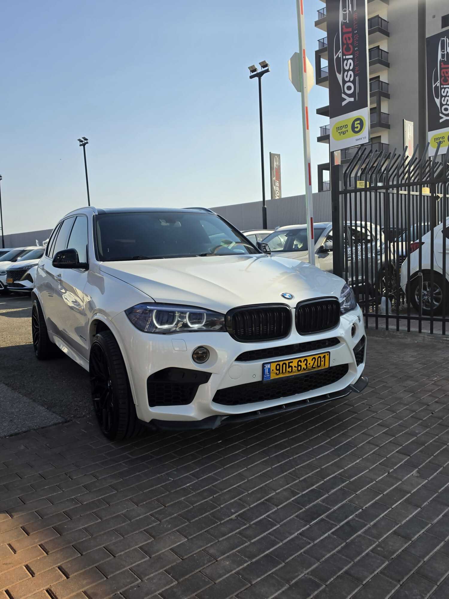 ב מ וו, X5 4.0E