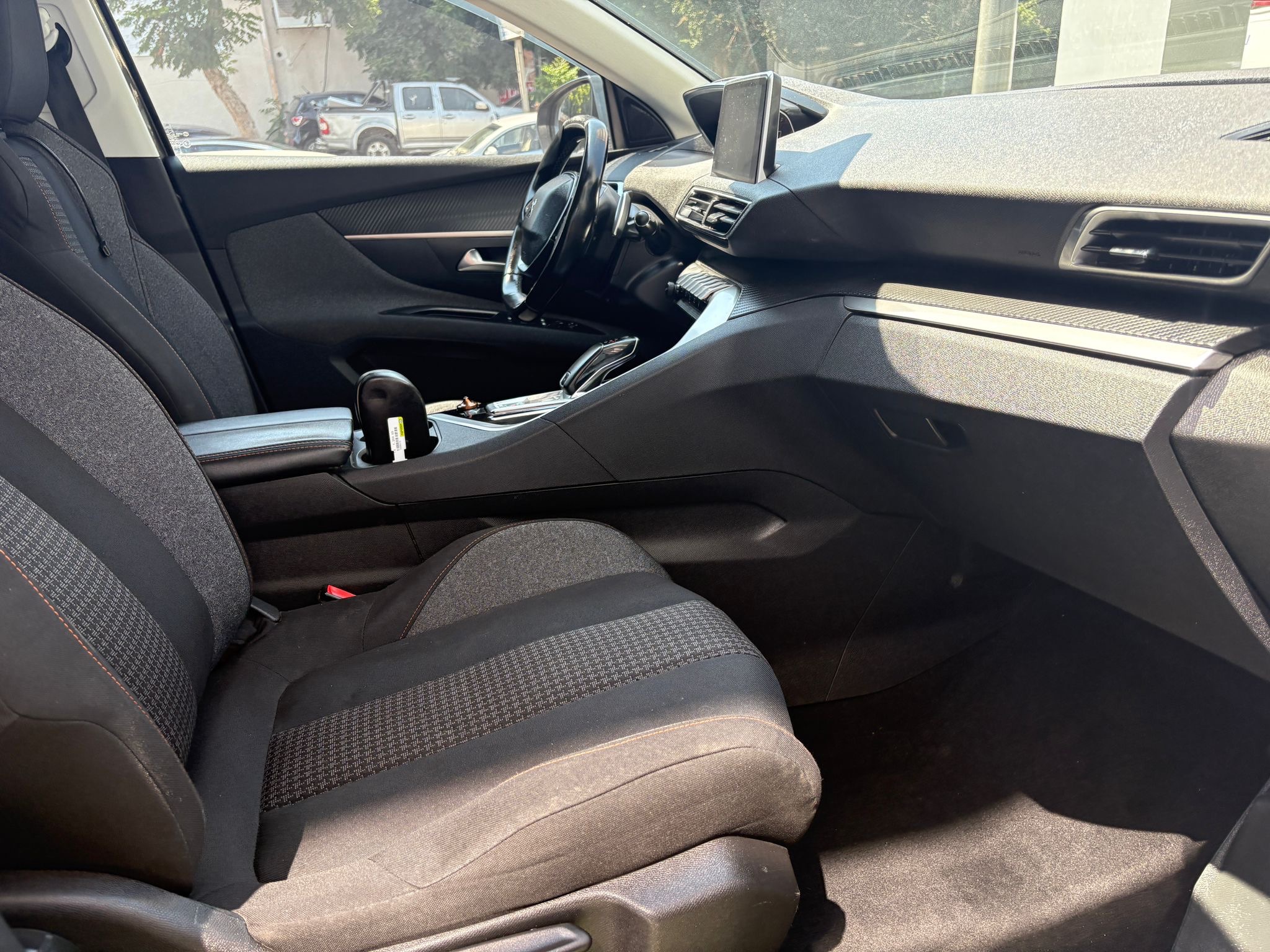 תמונות רכב פיג'ו 5008