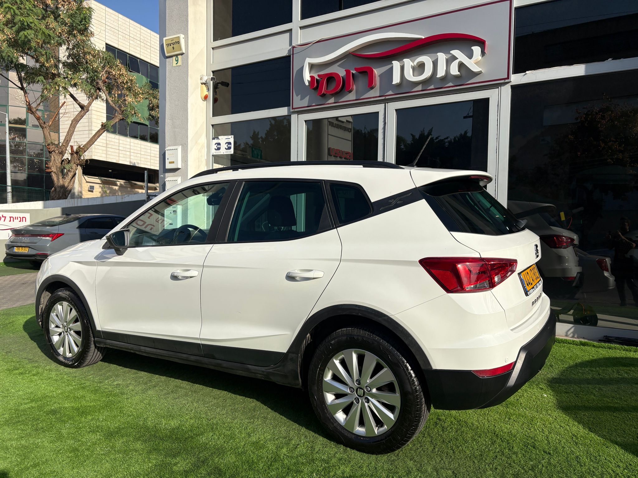 תמונות רכב סיאט ארונה