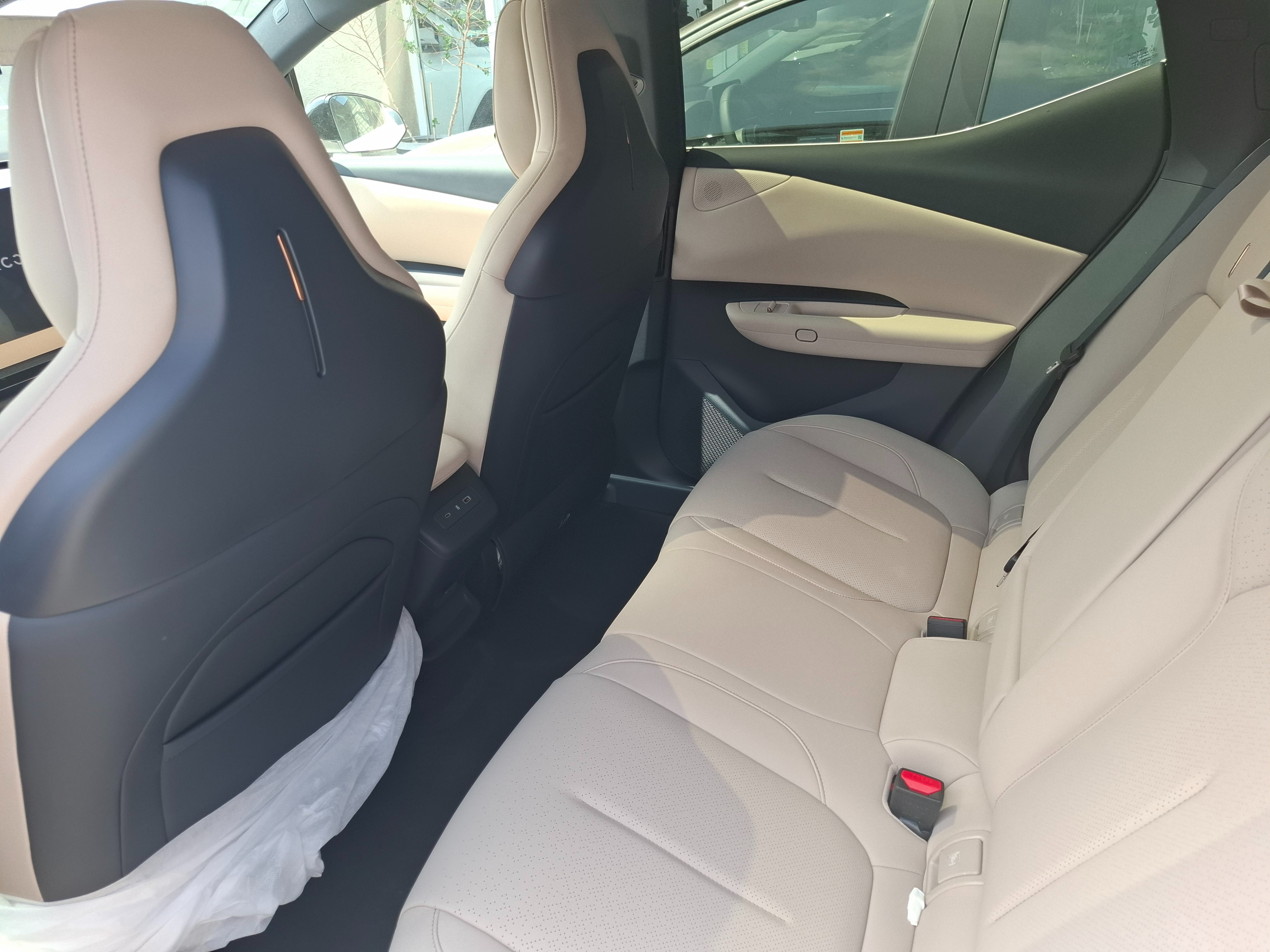 לינק אנד קו, LYNKCO 02