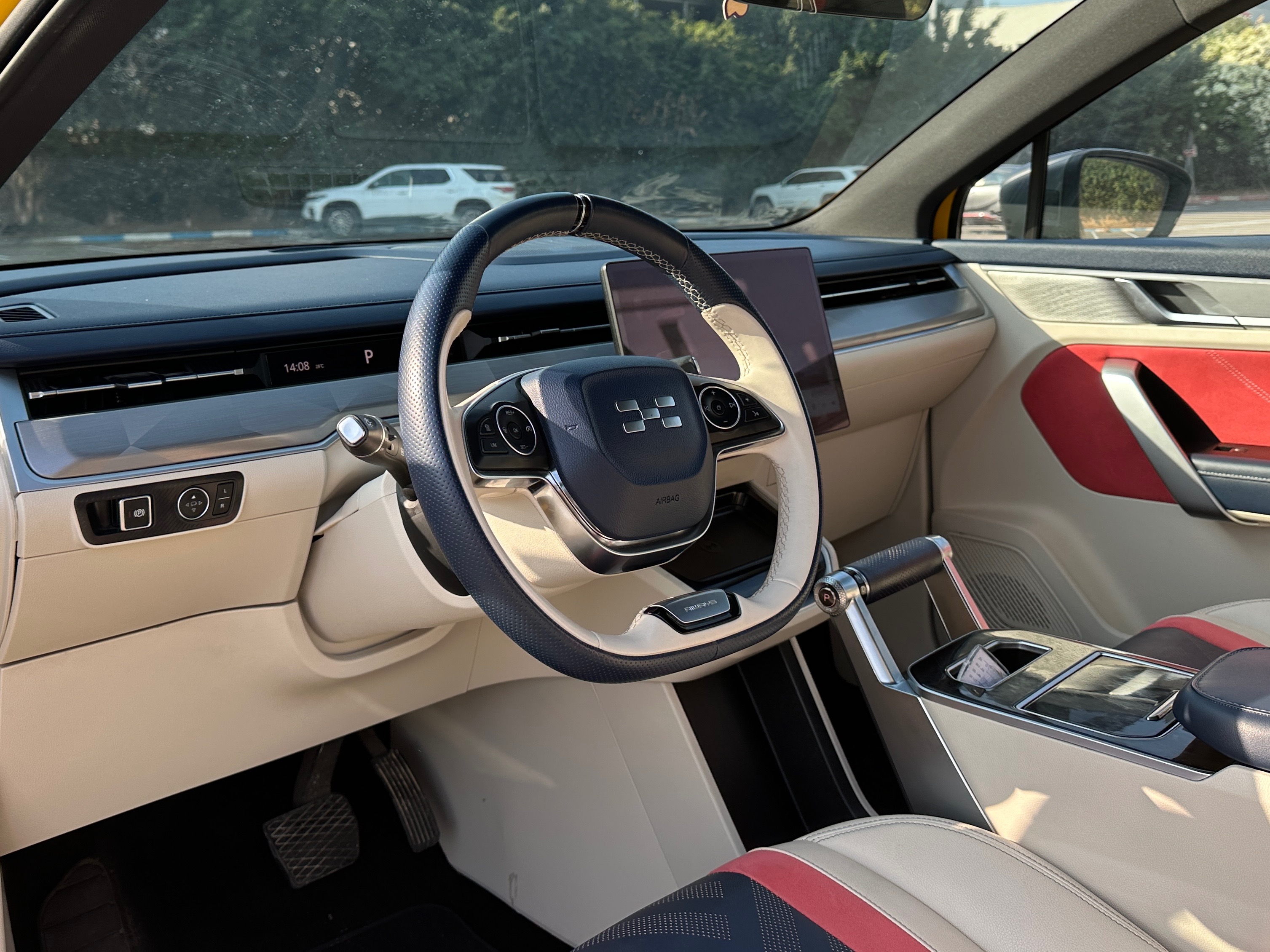 תמונות רכב איווייס U6