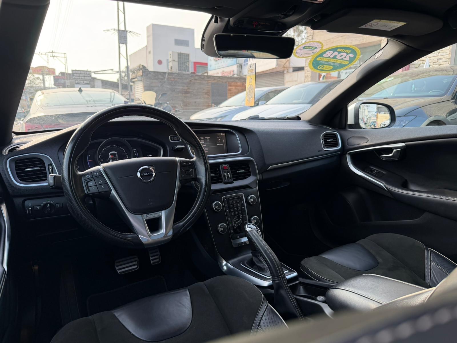 תמונות רכב וולבו V40