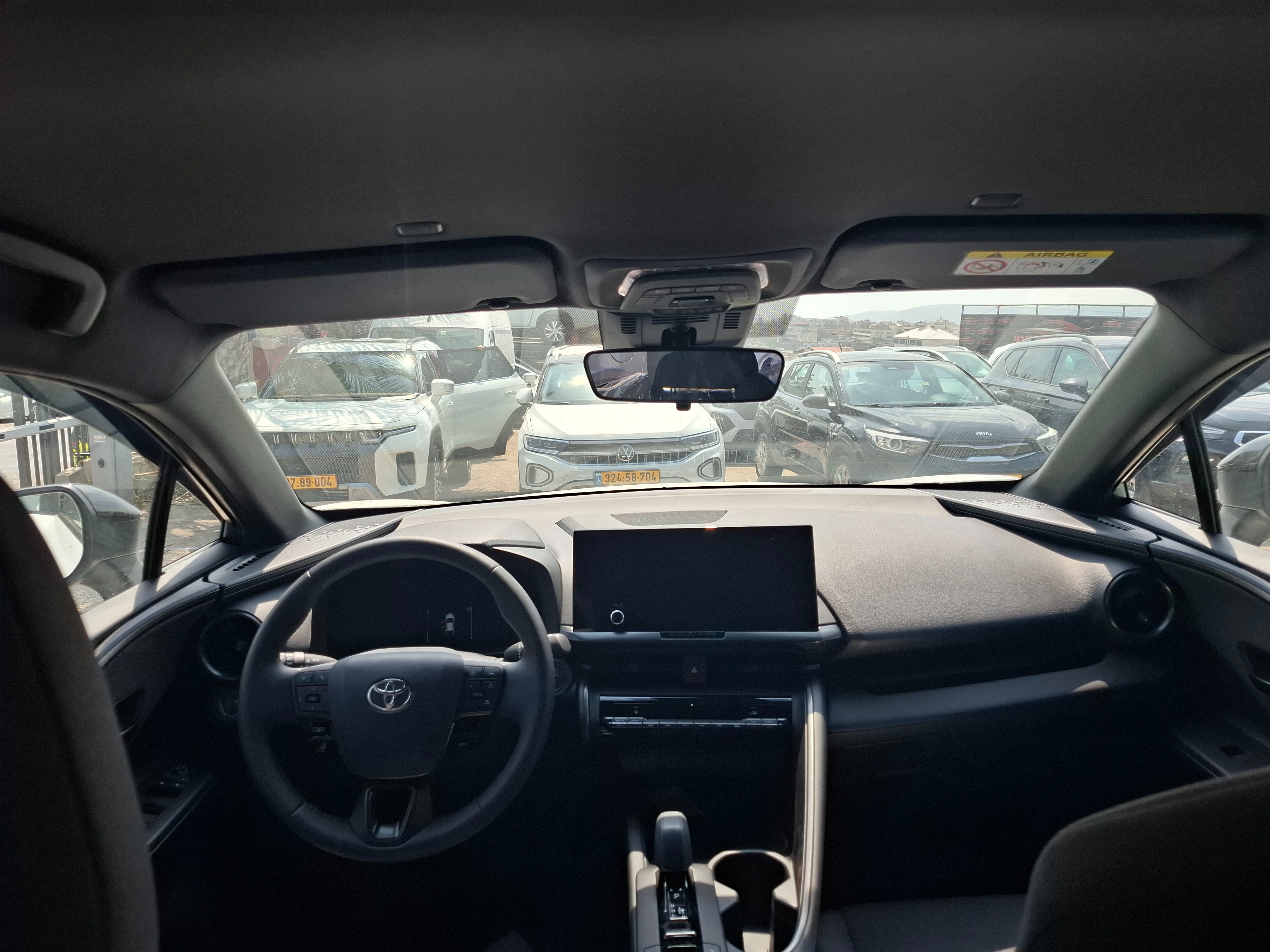 תמונות רכב טויוטה C-HR