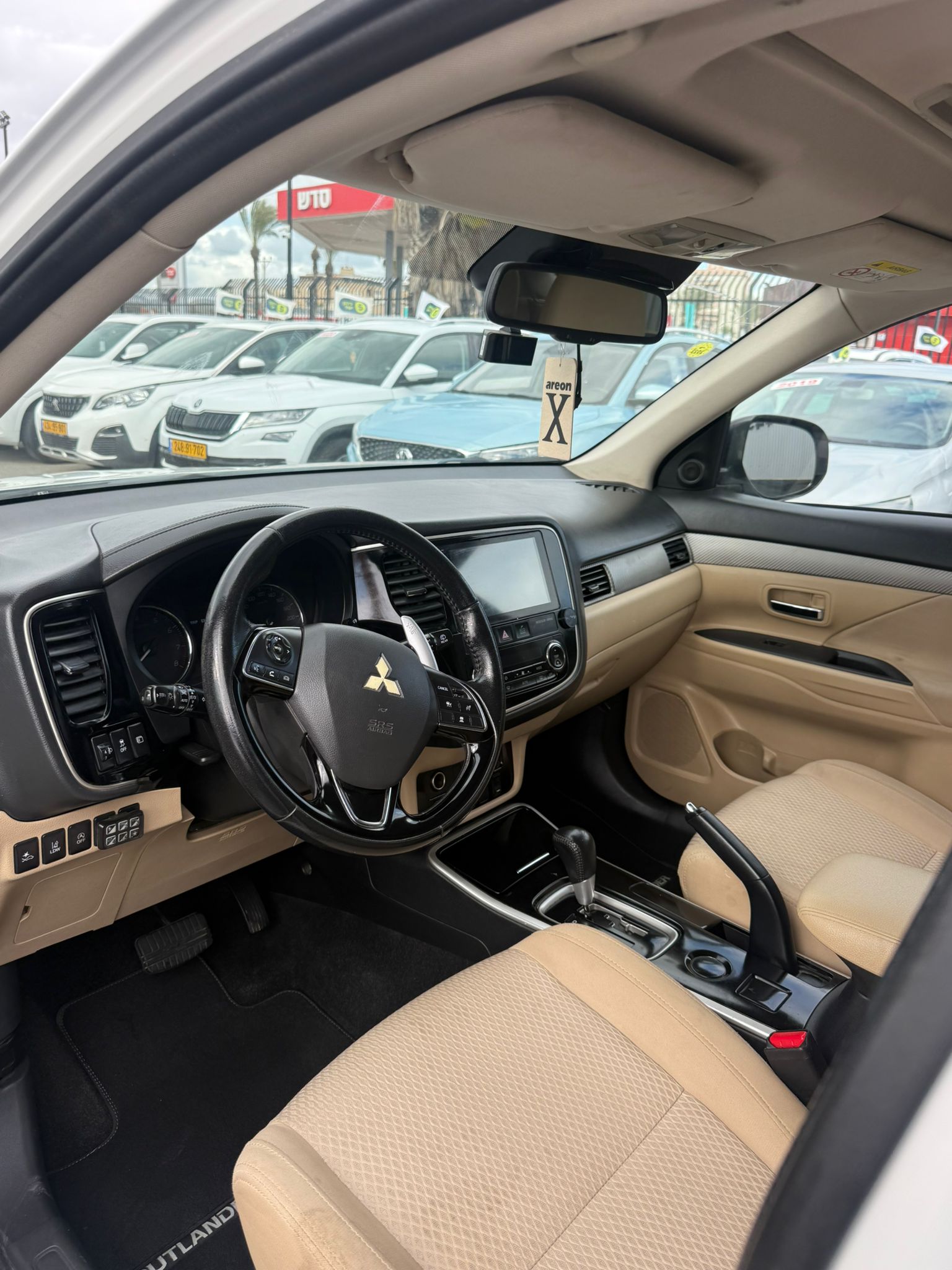 תמונות רכב מיצובישי OUTLANDER