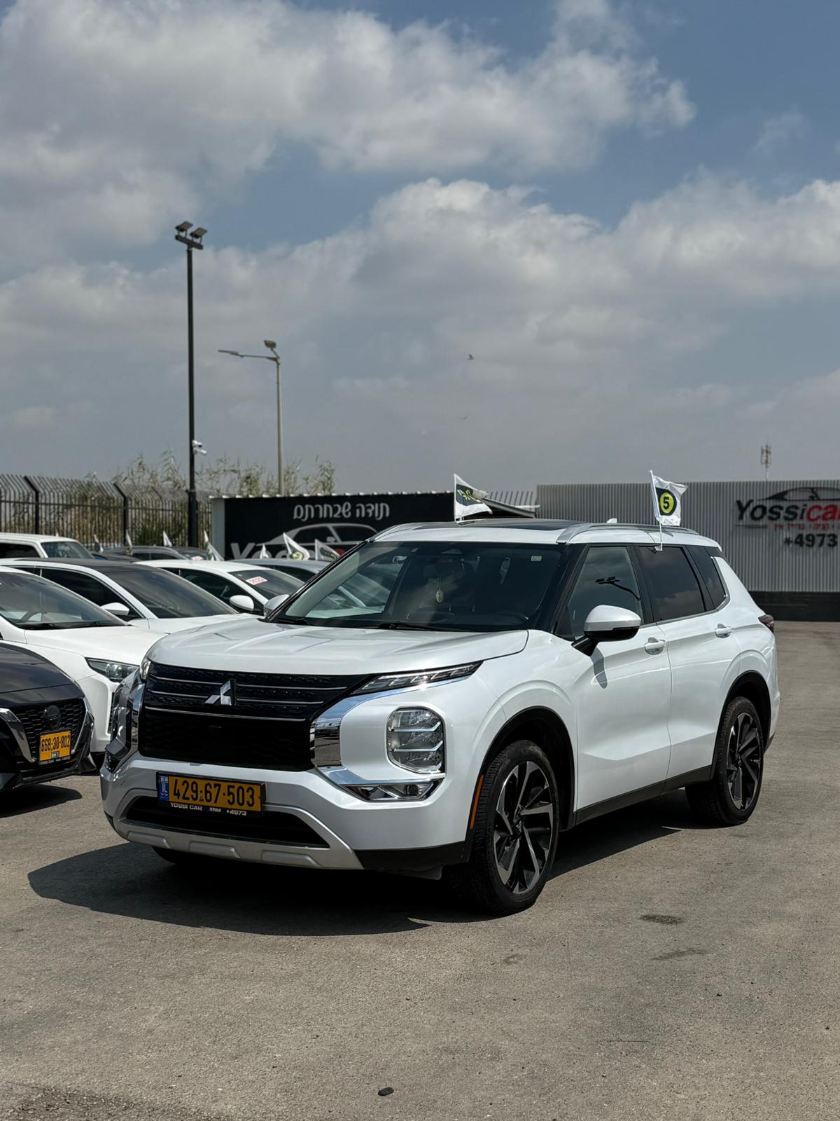 מיצובישי, OUTLANDER