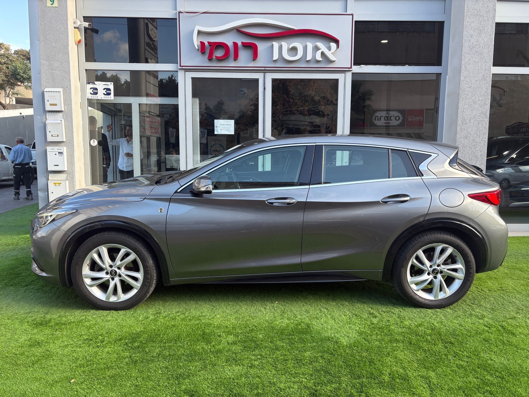 תמונות רכב אינפיניטי Q30