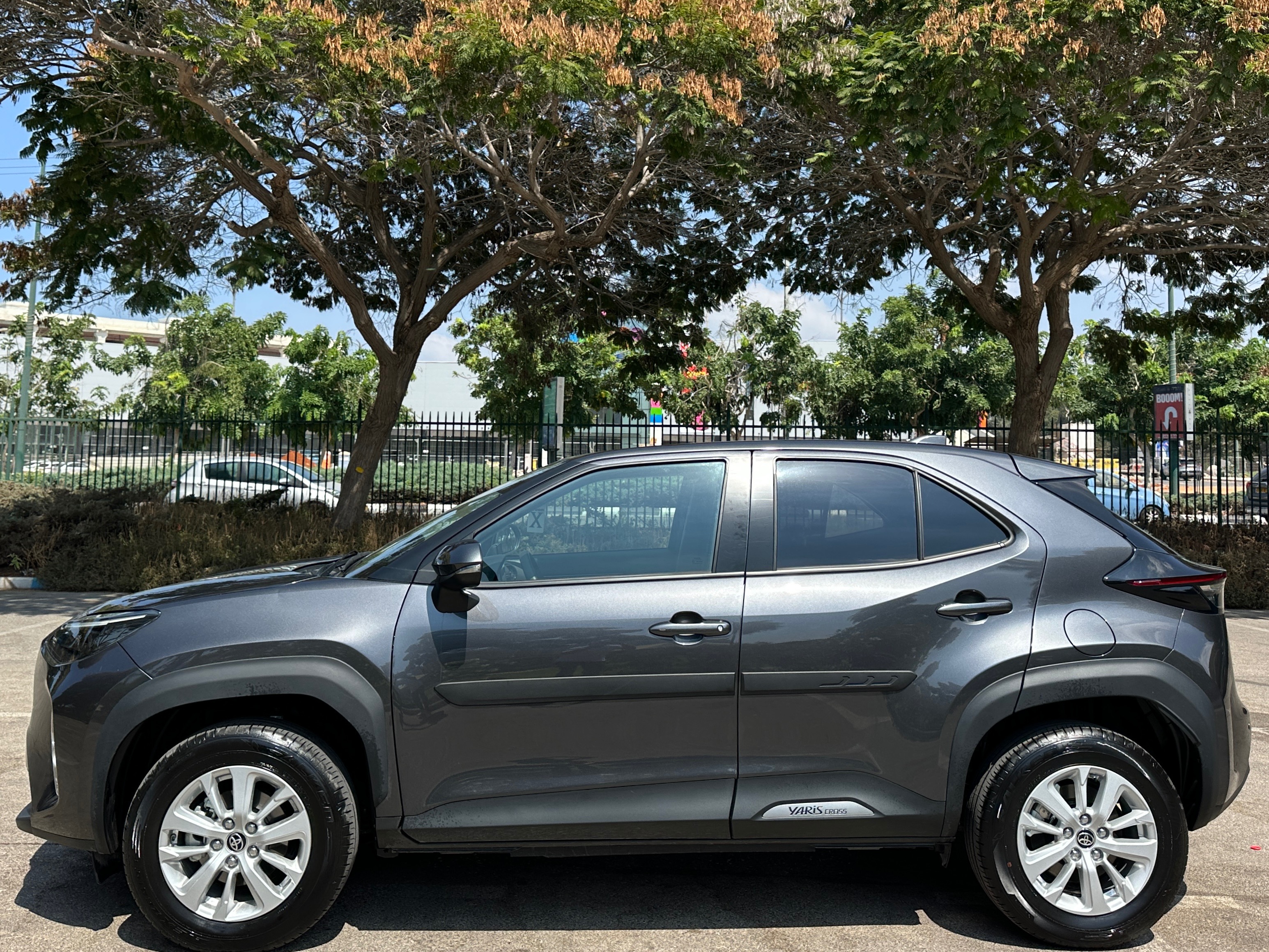 תמונות רכב טויוטה יאריס קרוס