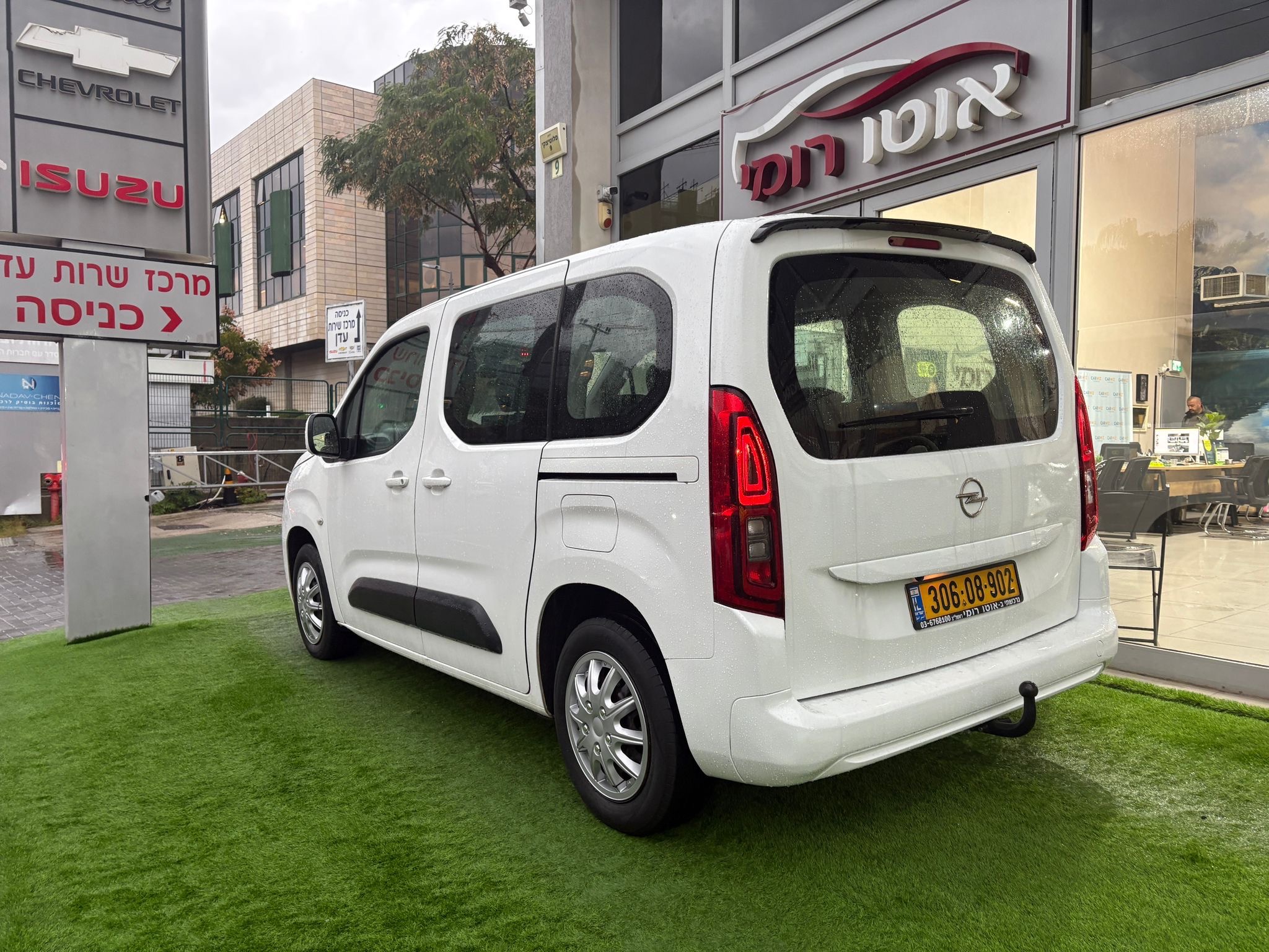 תמונות רכב אופל קומבו