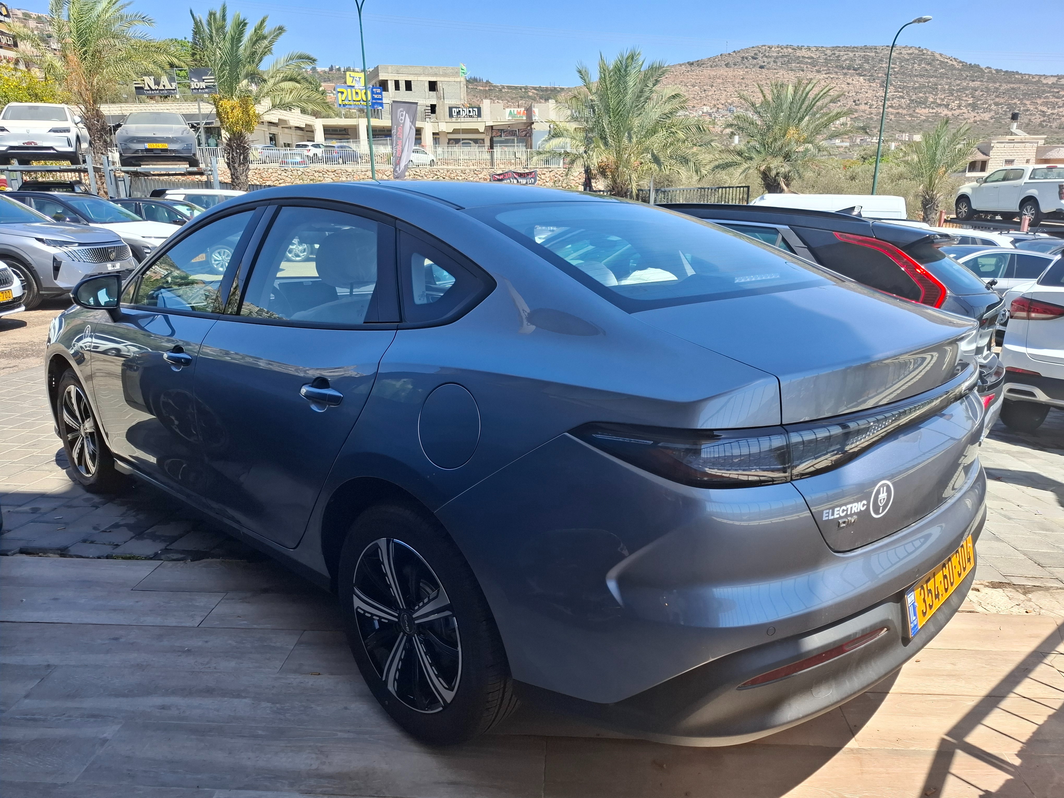 תמונות רכב בי ווי די SEAL 5