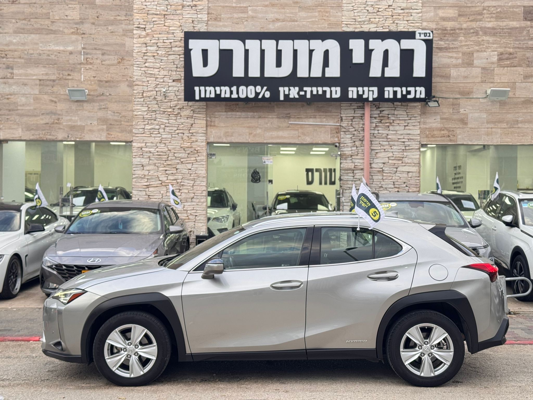 תמונות רכב לקסוס UX