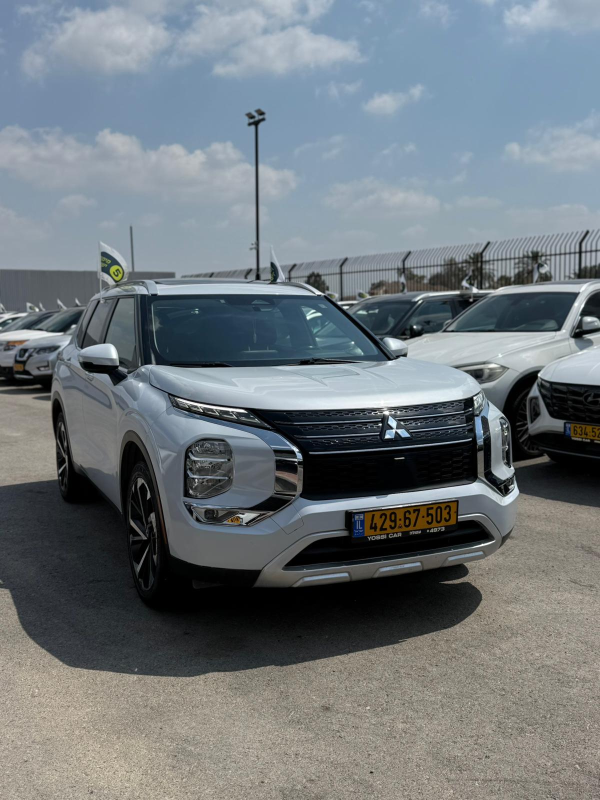 תמונות רכב מיצובישי OUTLANDER