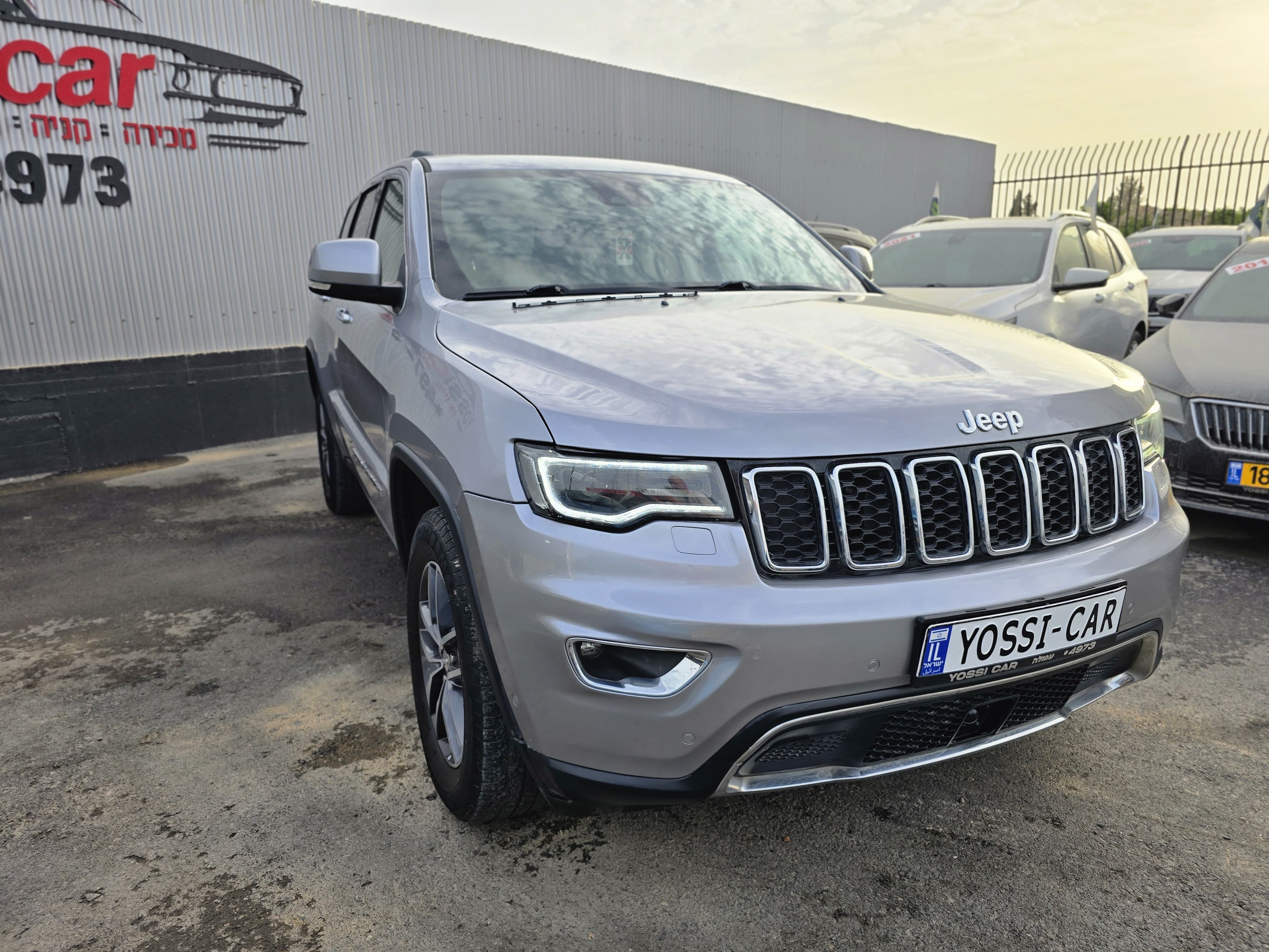 תמונות רכב קרייזלר GRAND CHEROKEE