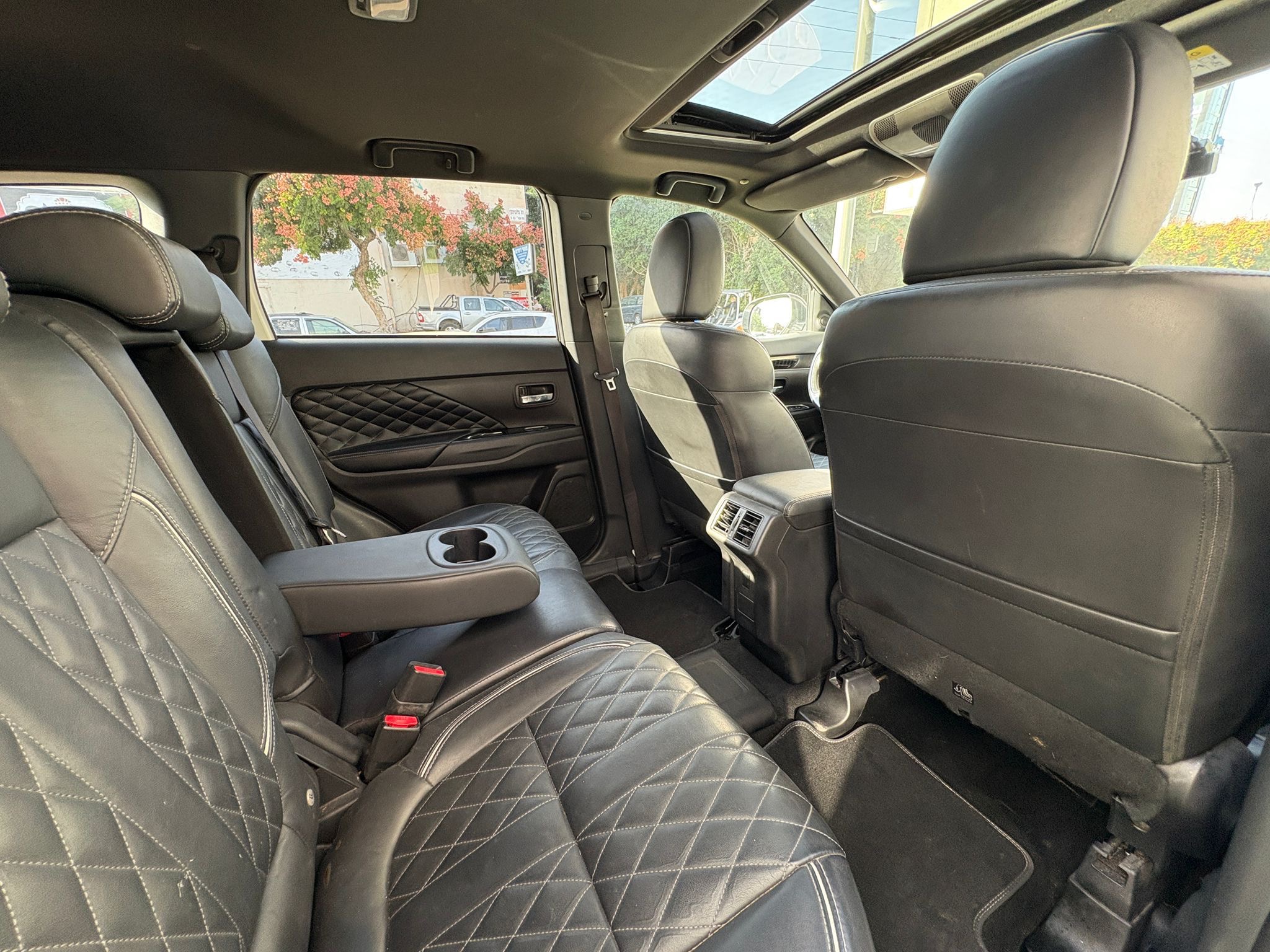 תמונות רכב מיצובישי אאוטלנדר