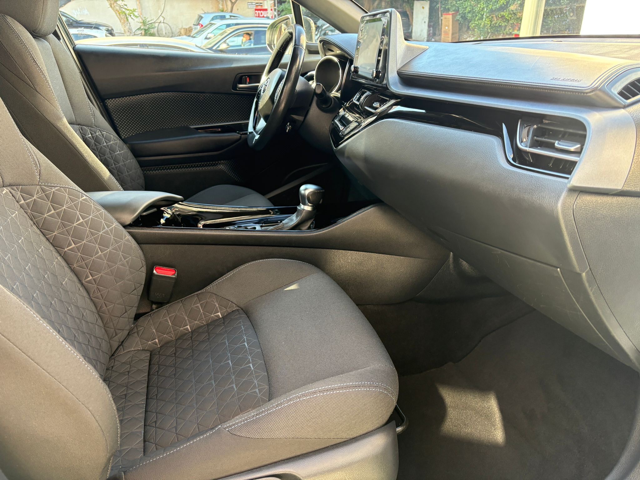 תמונות רכב טויוטה C-HR