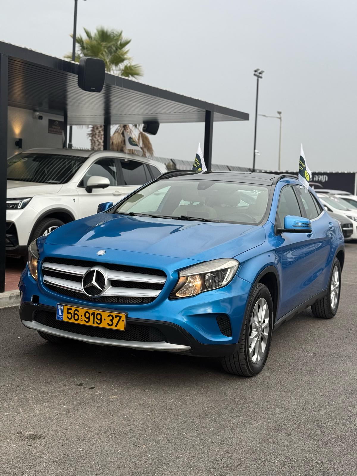 תמונות רכב מרצדס GLA200