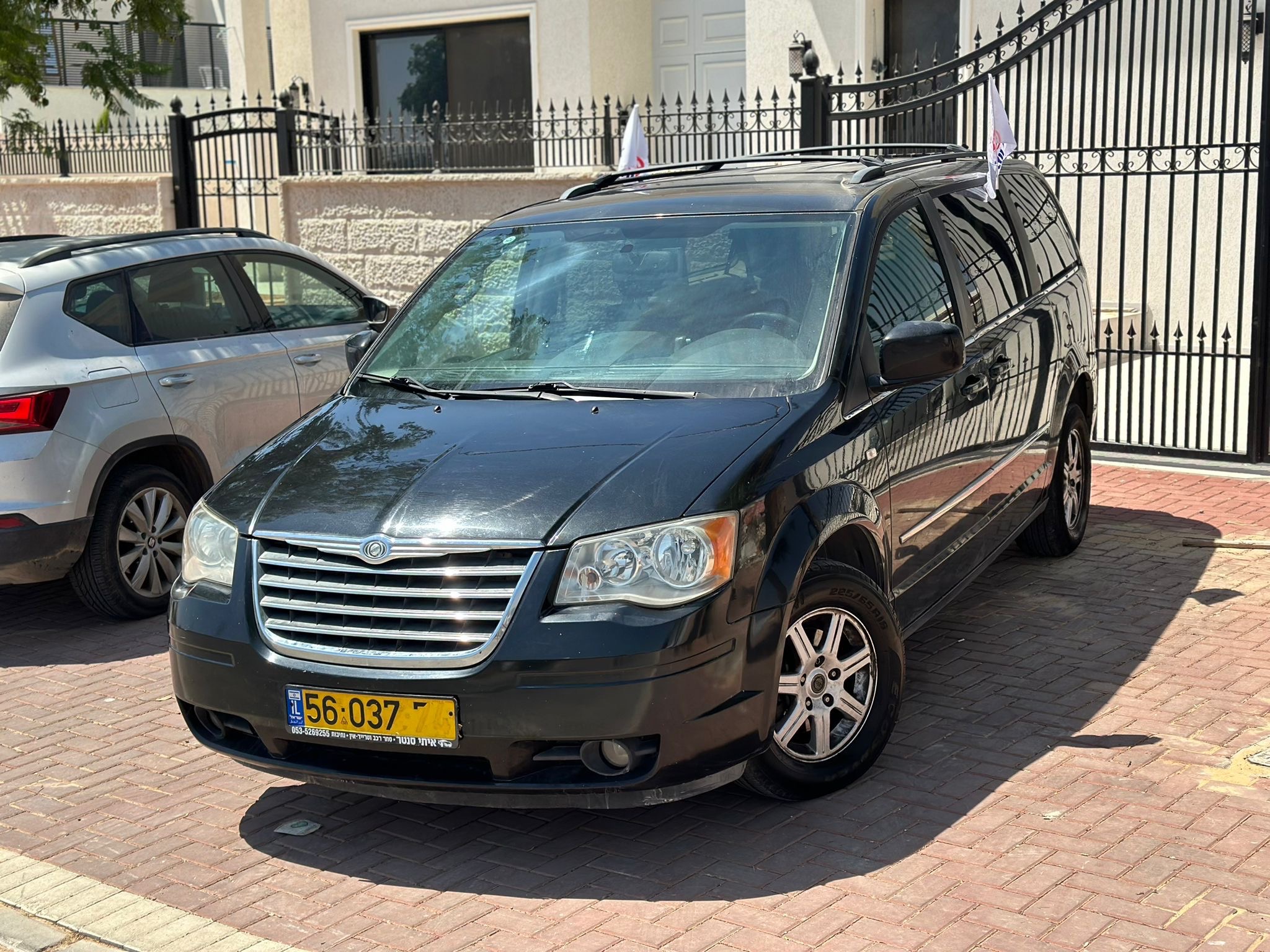 תמונות רכב קרייזלר גראנד וויאג'ר