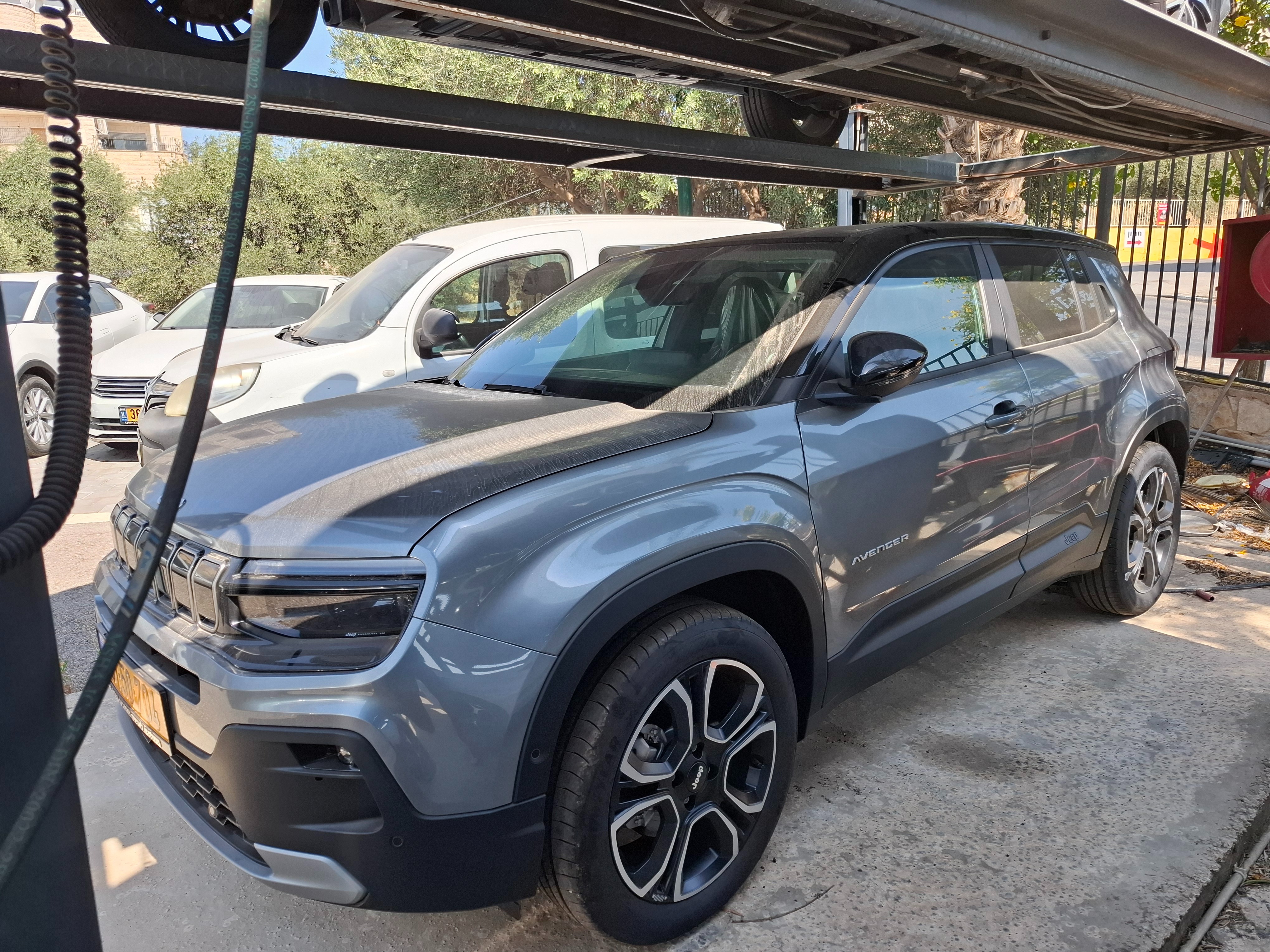 תמונות רכב ג'יפ AVENGER