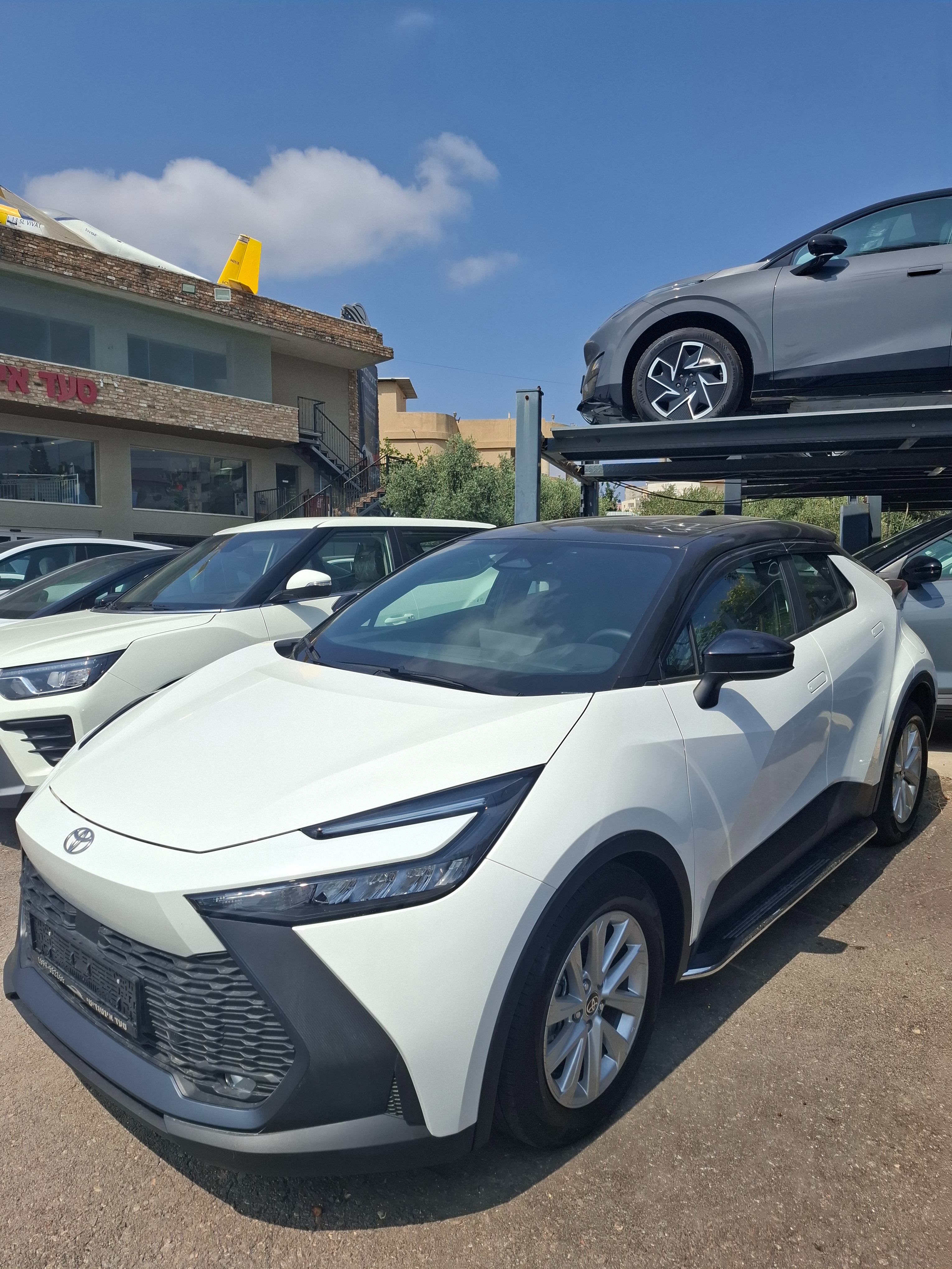תמונות רכב טויוטה C-HR