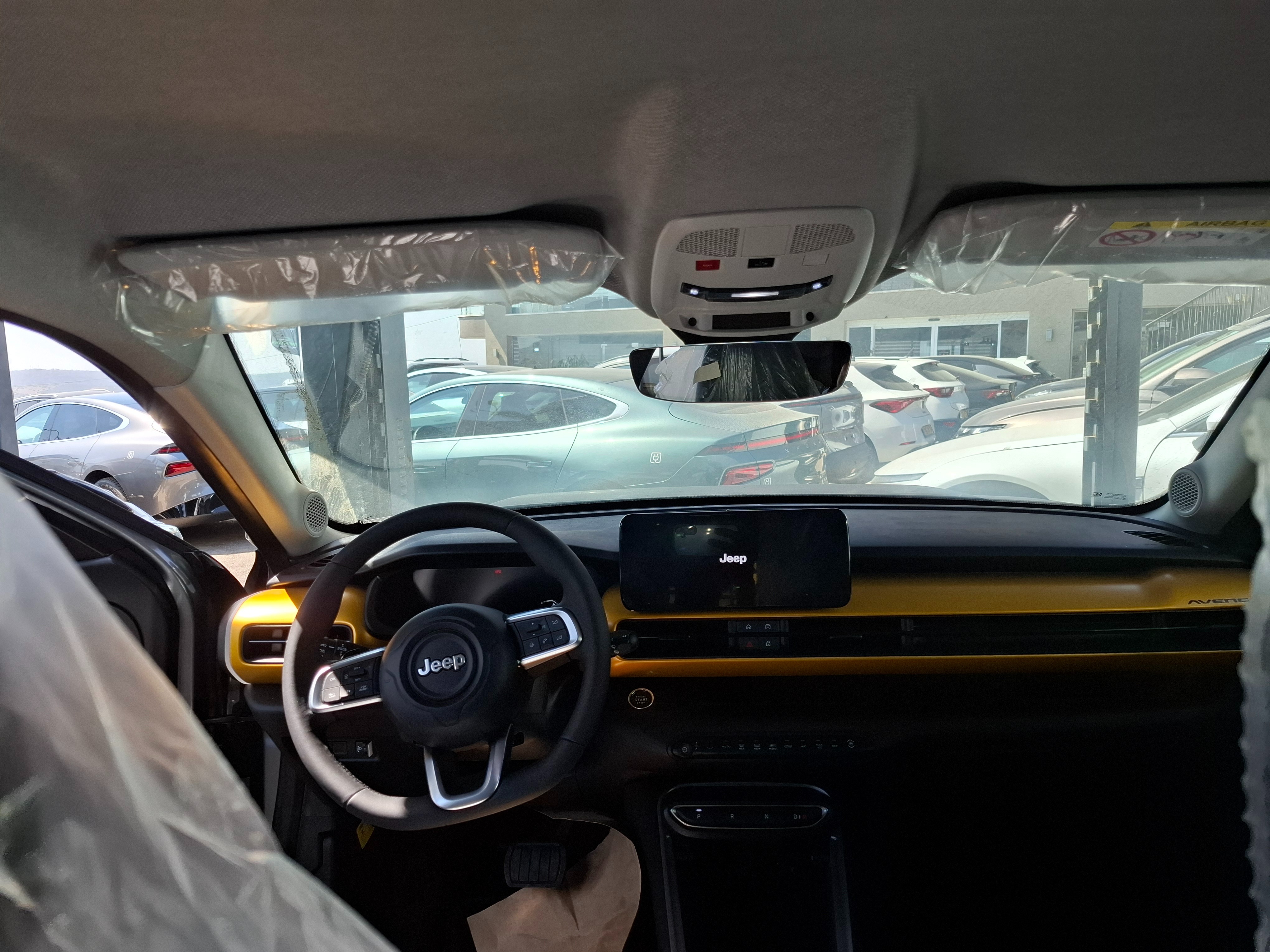 תמונות רכב ג'יפ AVENGER