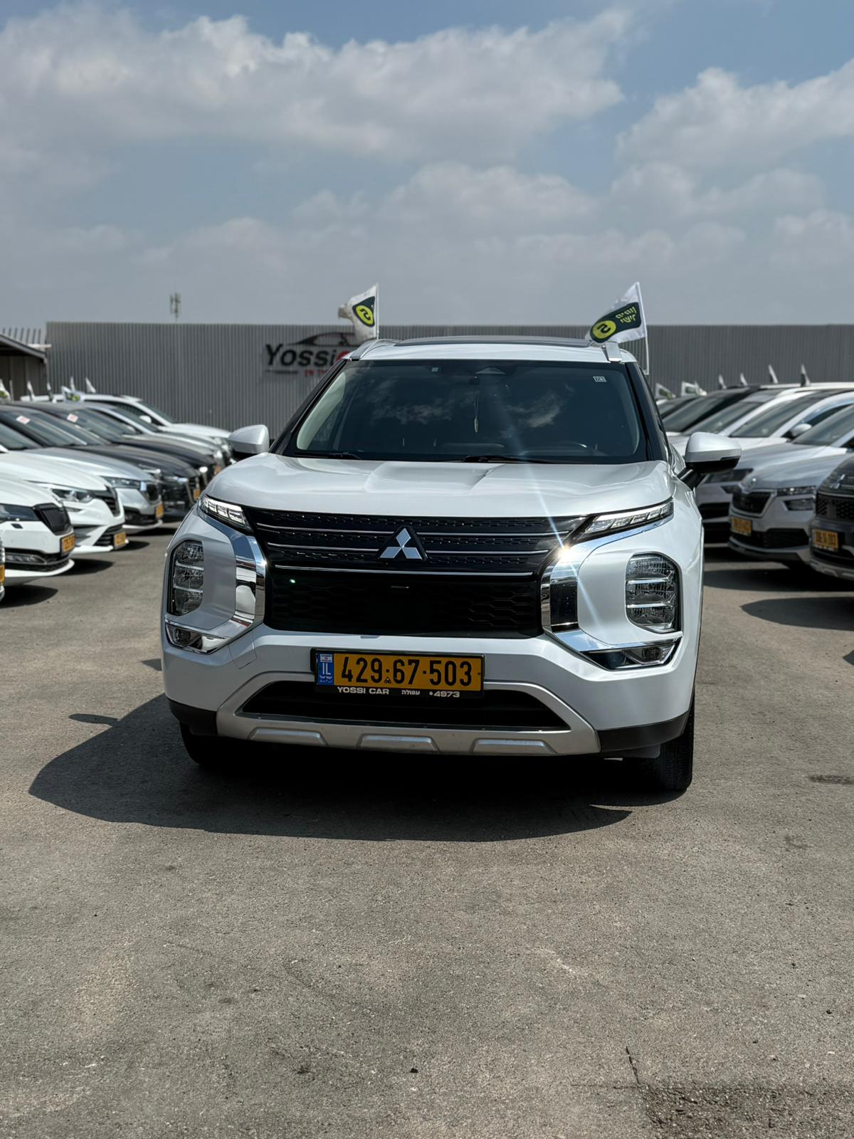 תמונות רכב מיצובישי OUTLANDER
