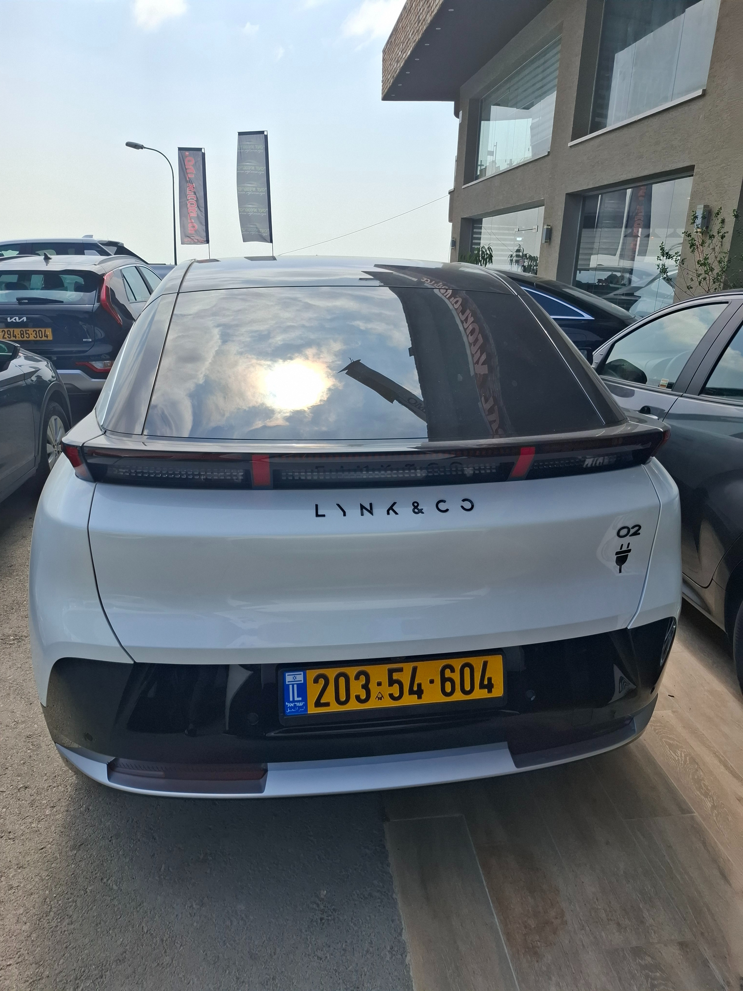 תמונות רכב לינק אנד קו LYNKCO 02