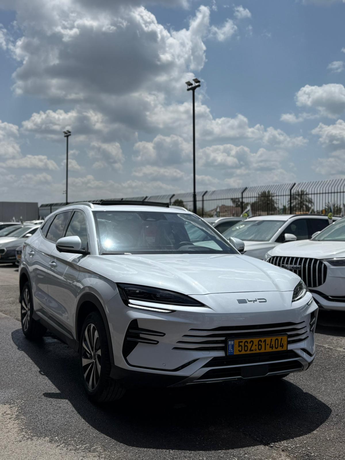 תמונות רכב בי ווי די SEAL U