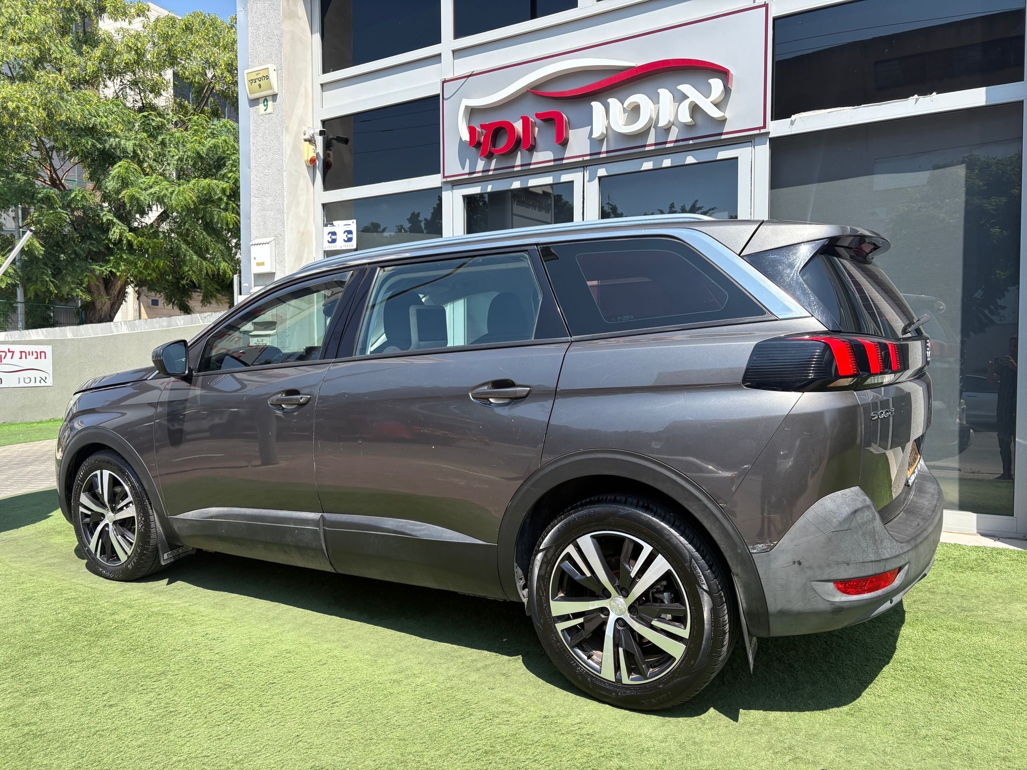 תמונות רכב פיג'ו 5008