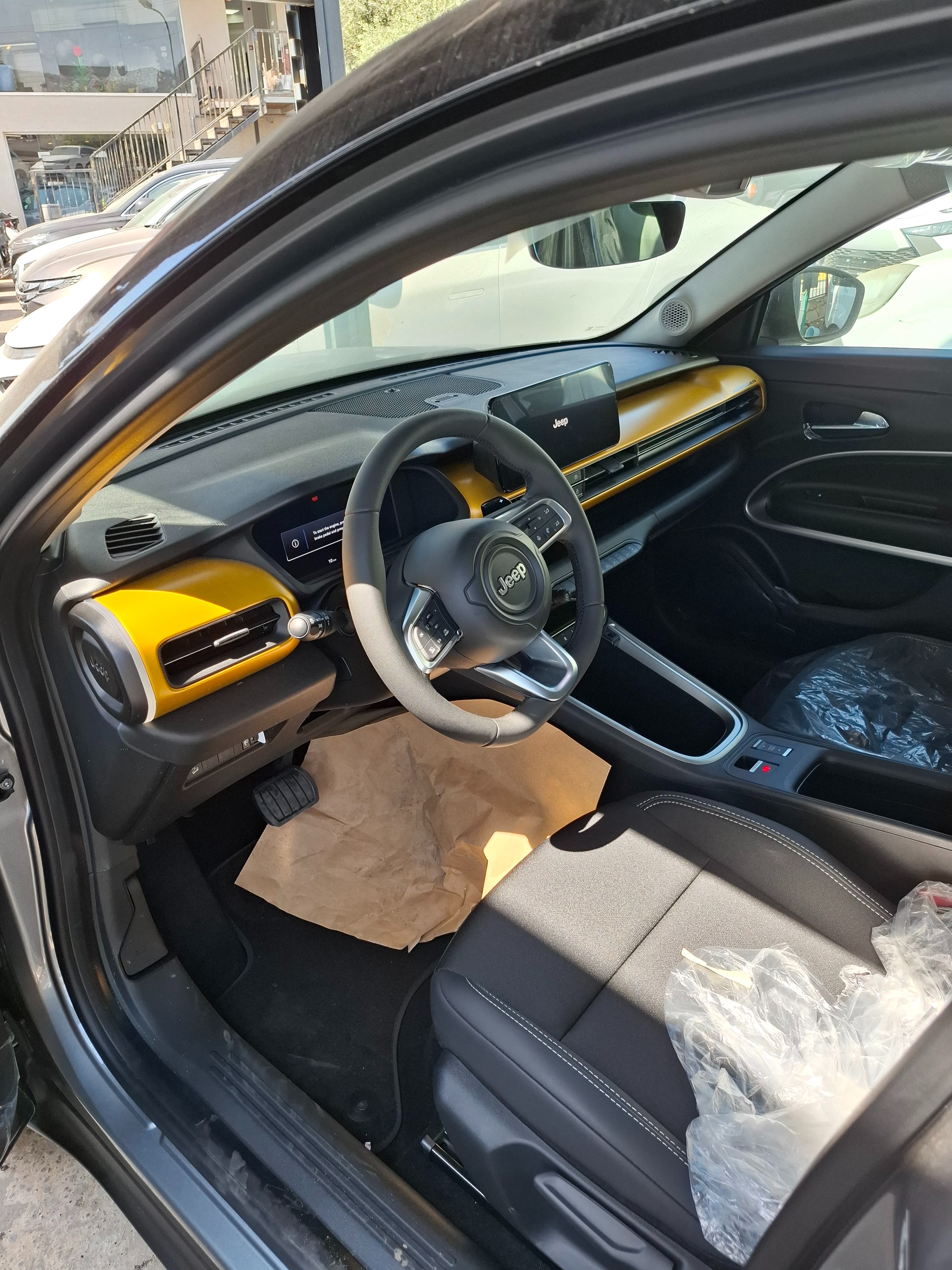 תמונות רכב ג'יפ AVENGER