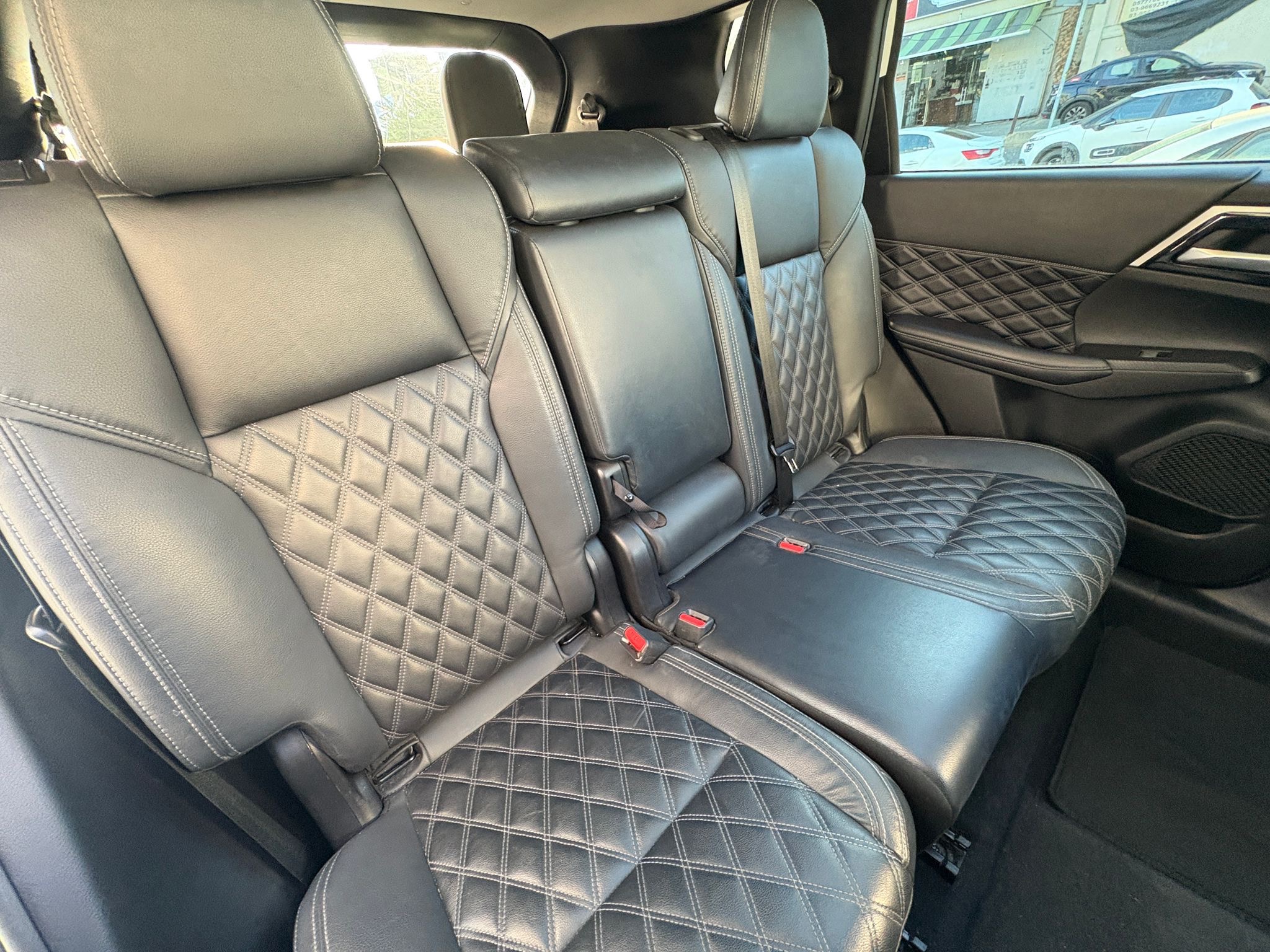 תמונות רכב מיצובישי אאוטלנדר