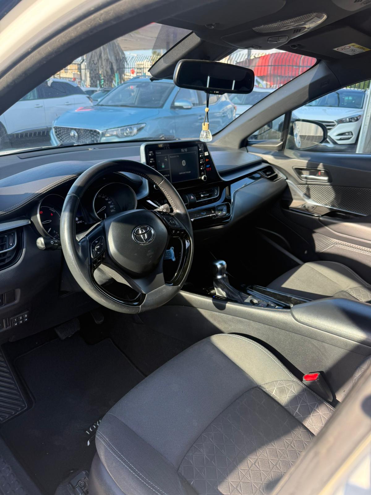 תמונות רכב טויוטה C-HR HYBRID