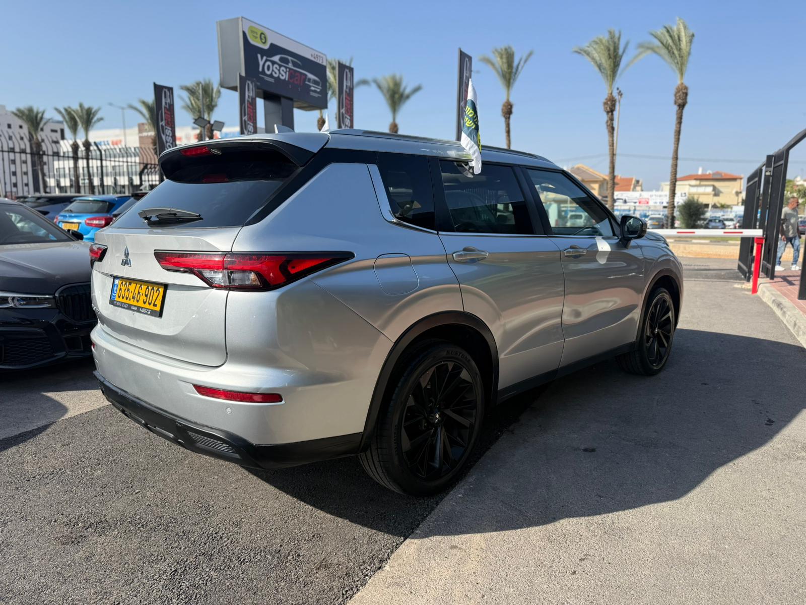 תמונות רכב מיצובישי OUTLANDER