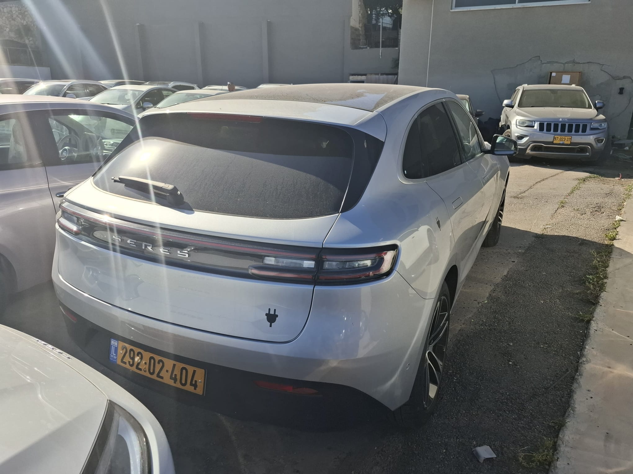 תמונות רכב SERES M5