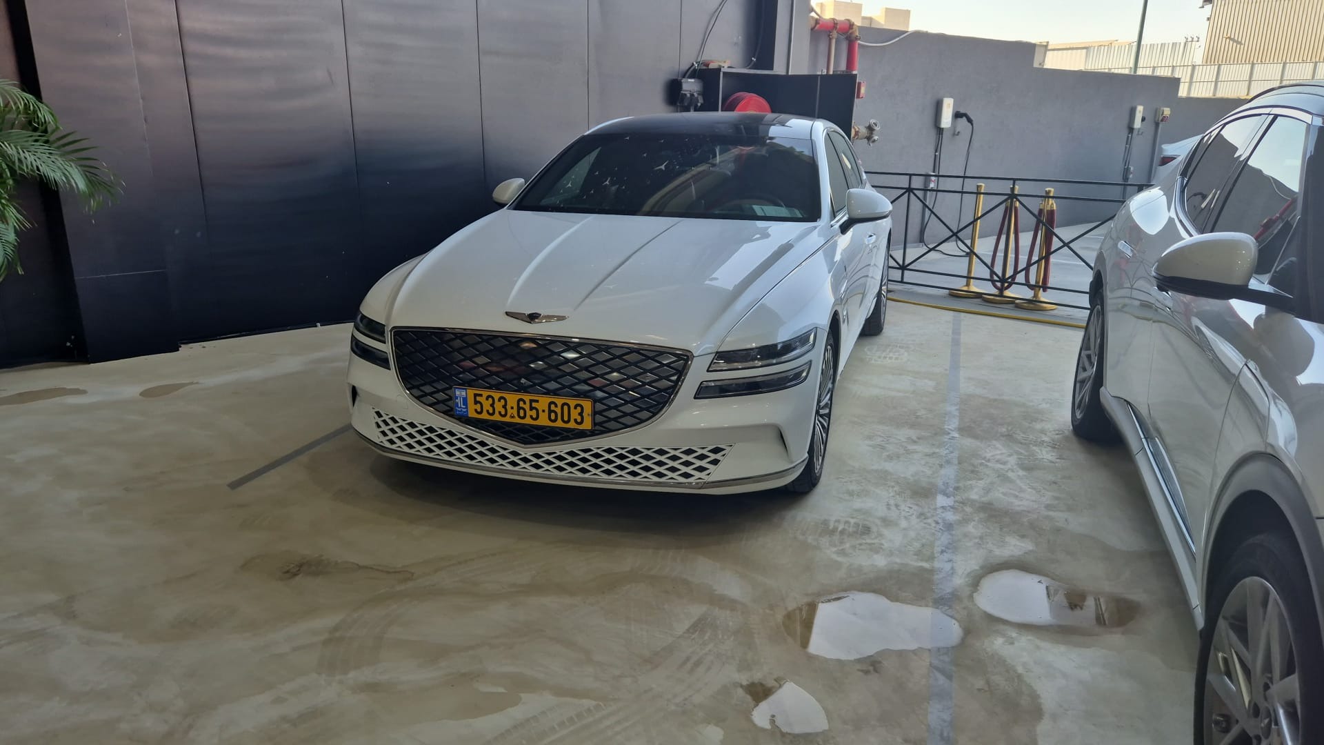 תמונות רכב יונדאי GENESIS  G80 EV