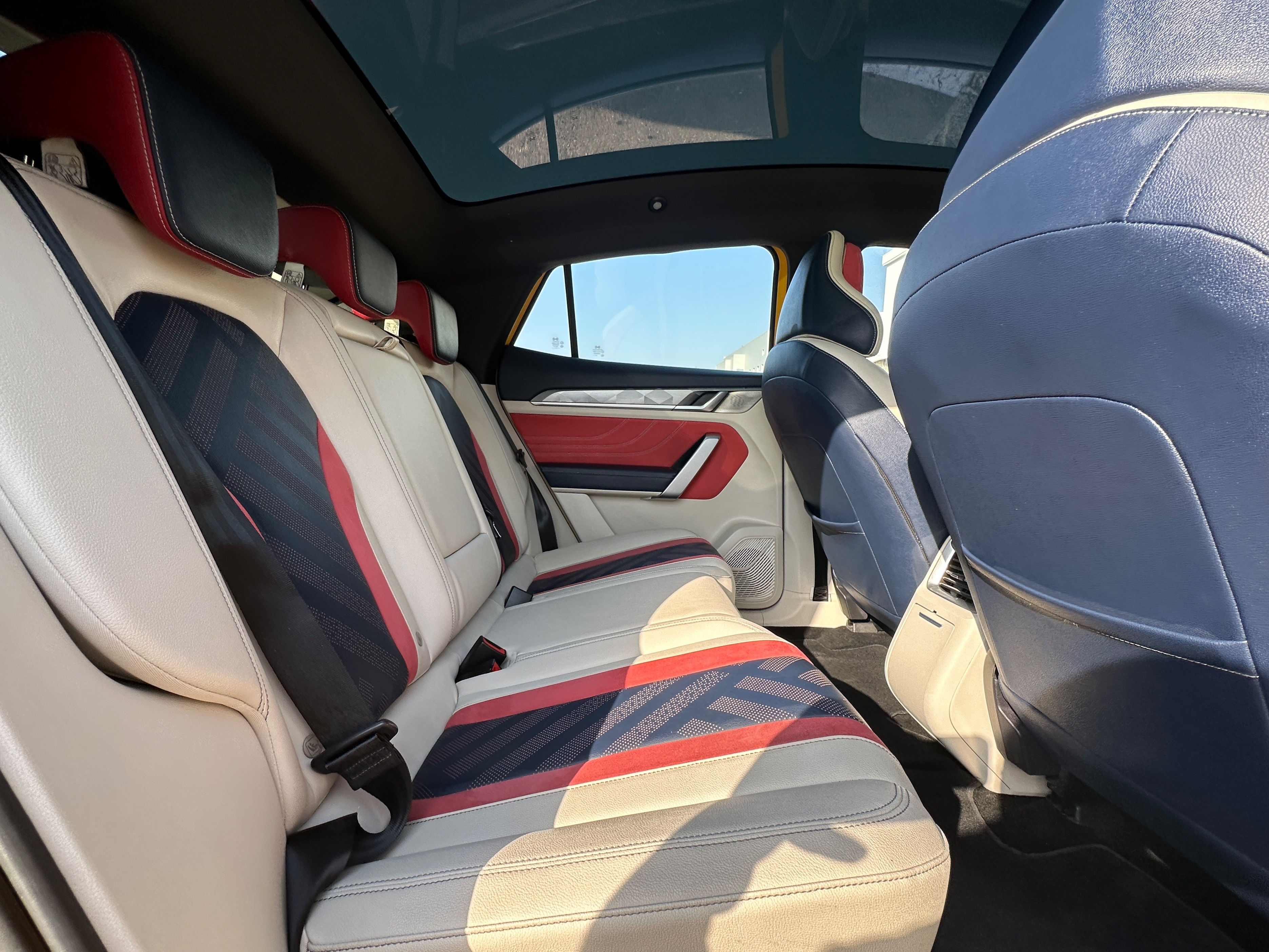 תמונות רכב איווייס U6