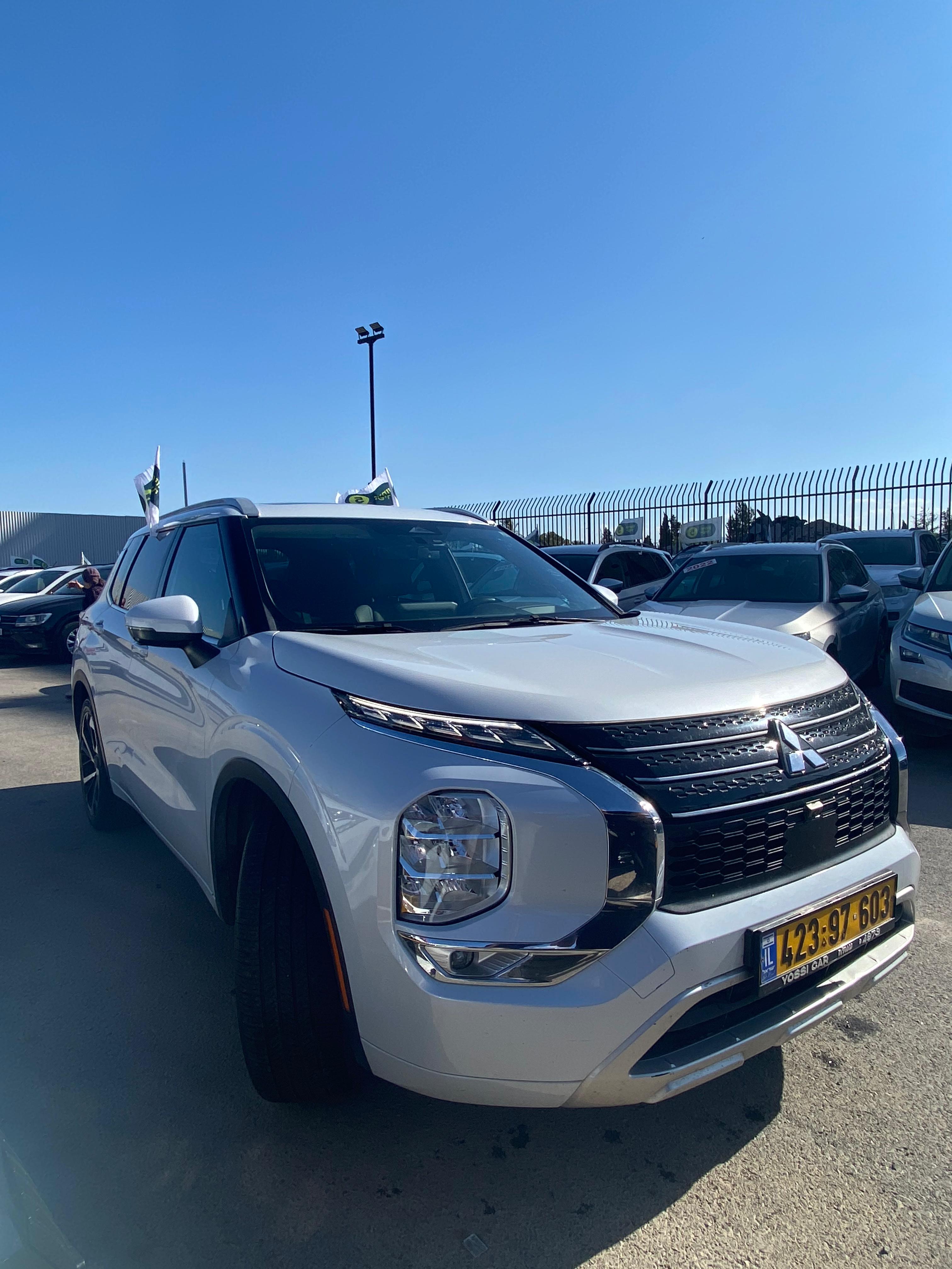 תמונות רכב מיצובישי OUTLANDER