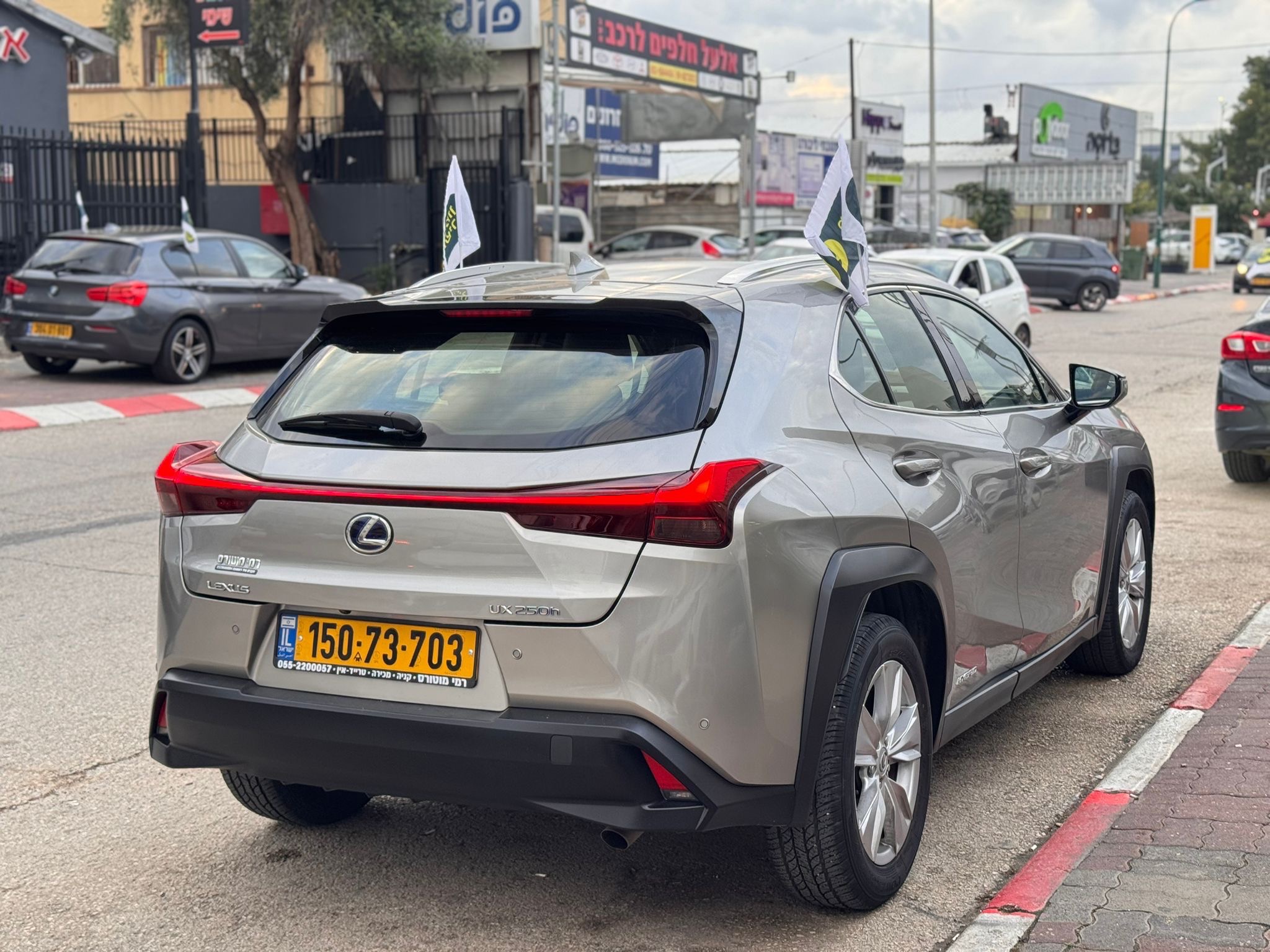 תמונות רכב לקסוס UX