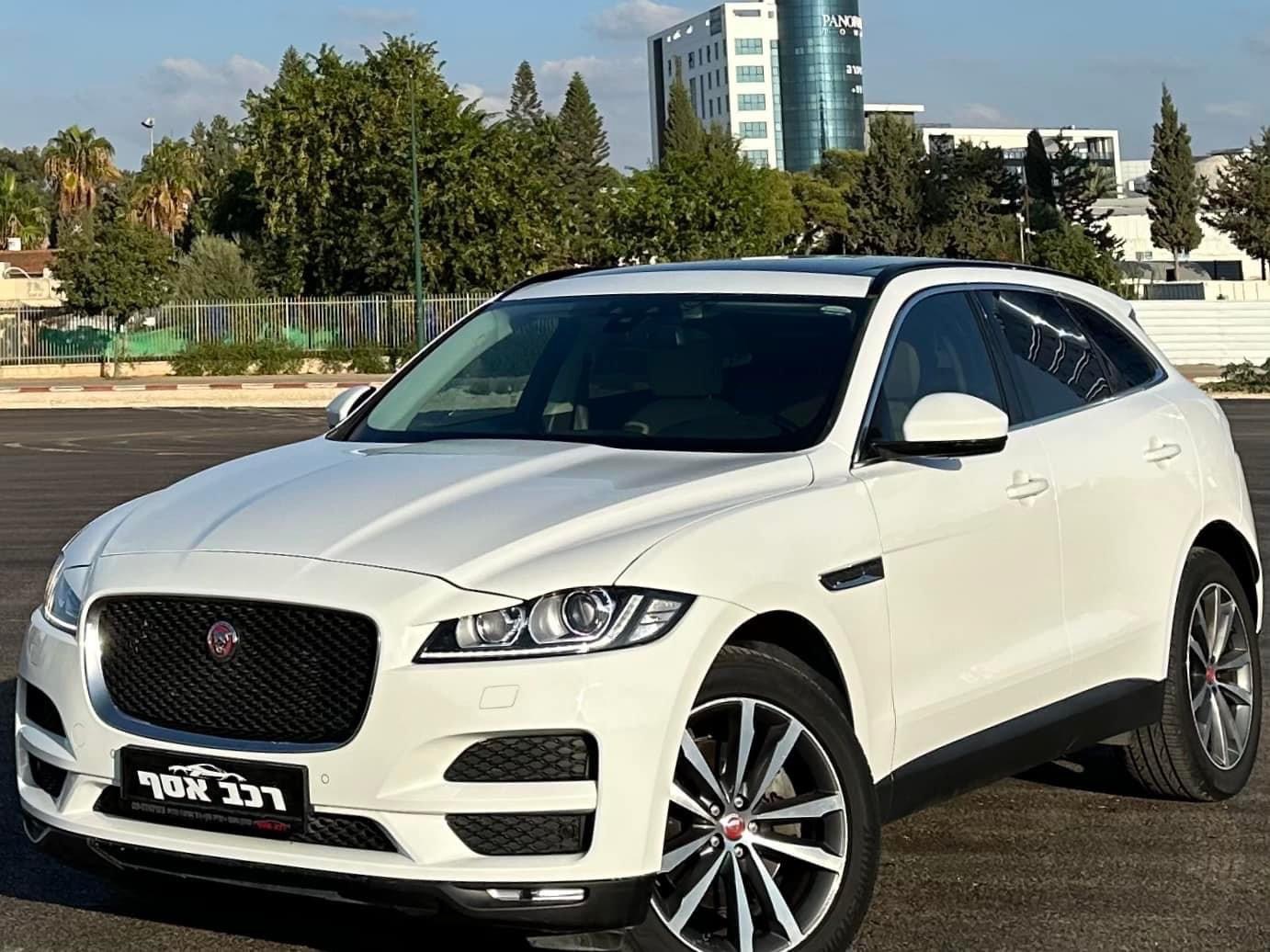 יגואר, F-PACE