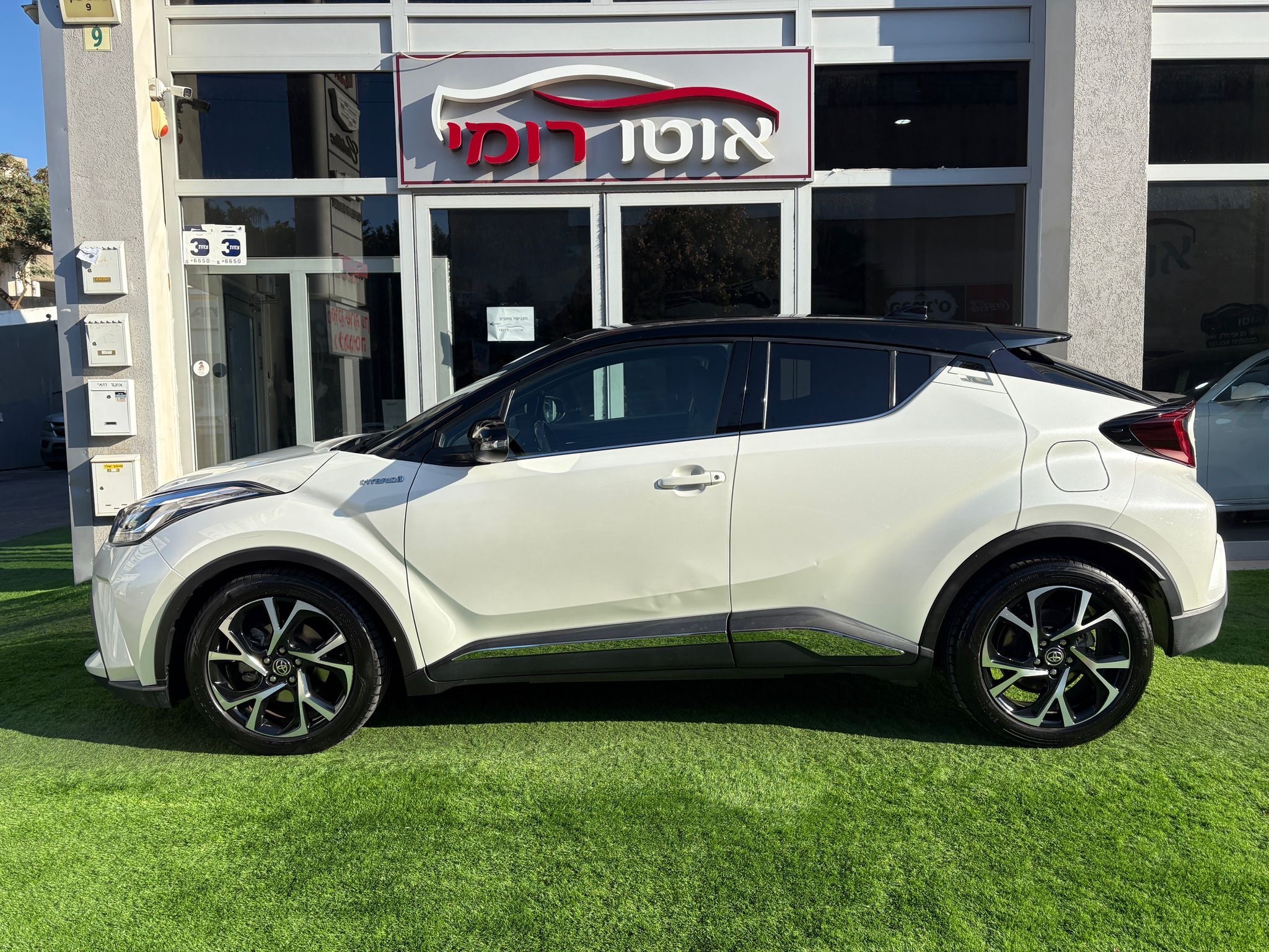 תמונות רכב טויוטה C-HR