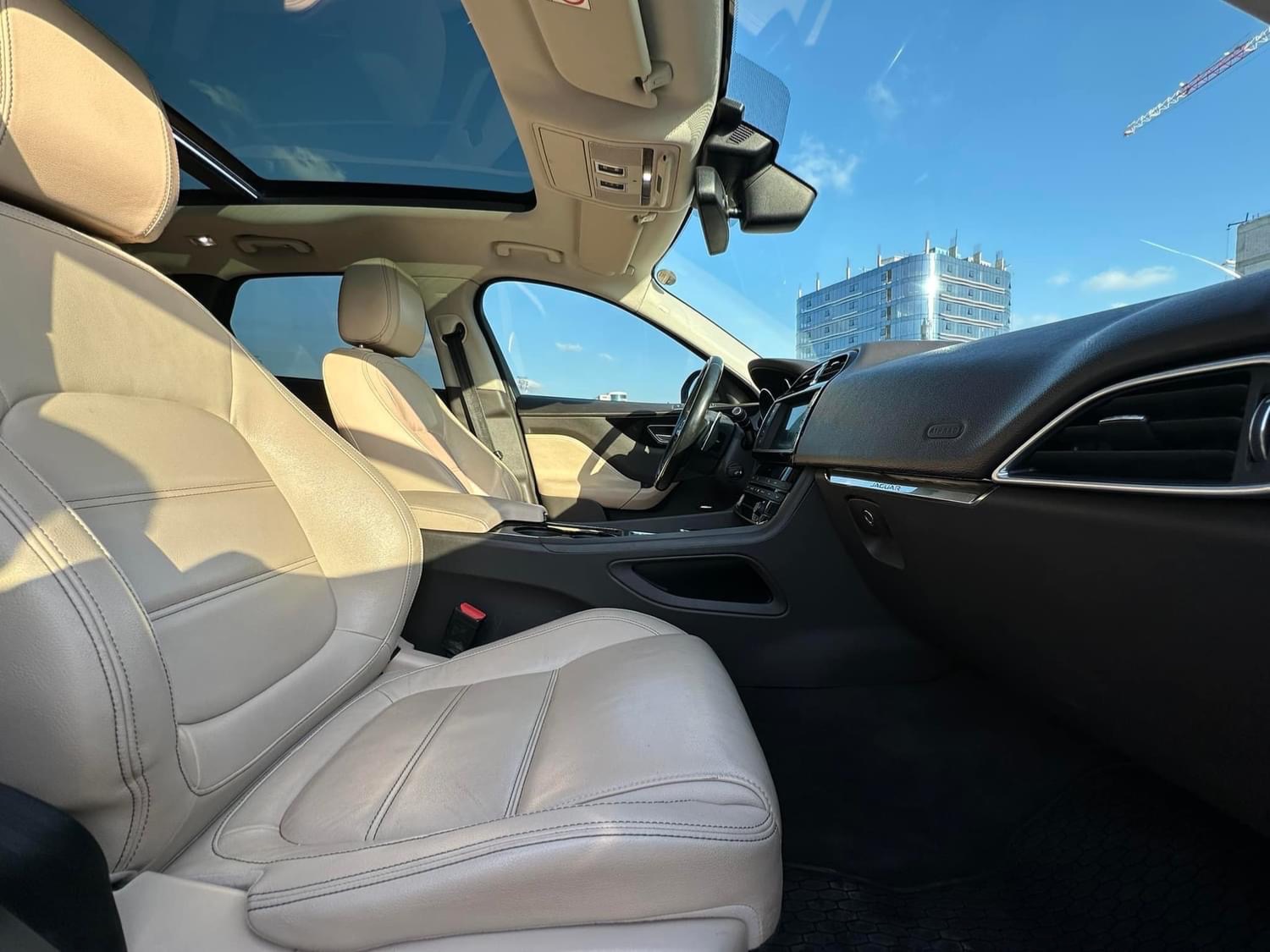 תמונות רכב יגואר F-PACE