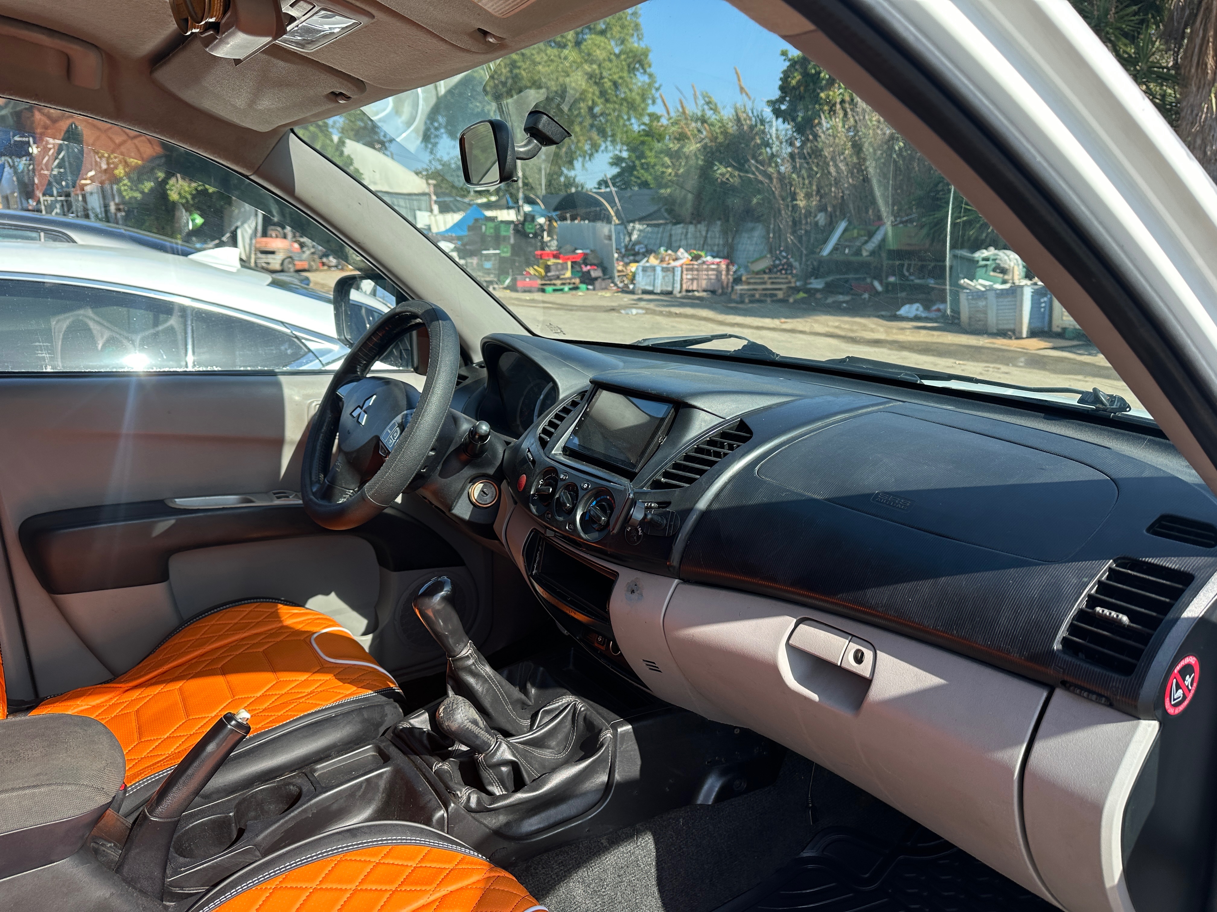 תמונות רכב מיצובישי L-200