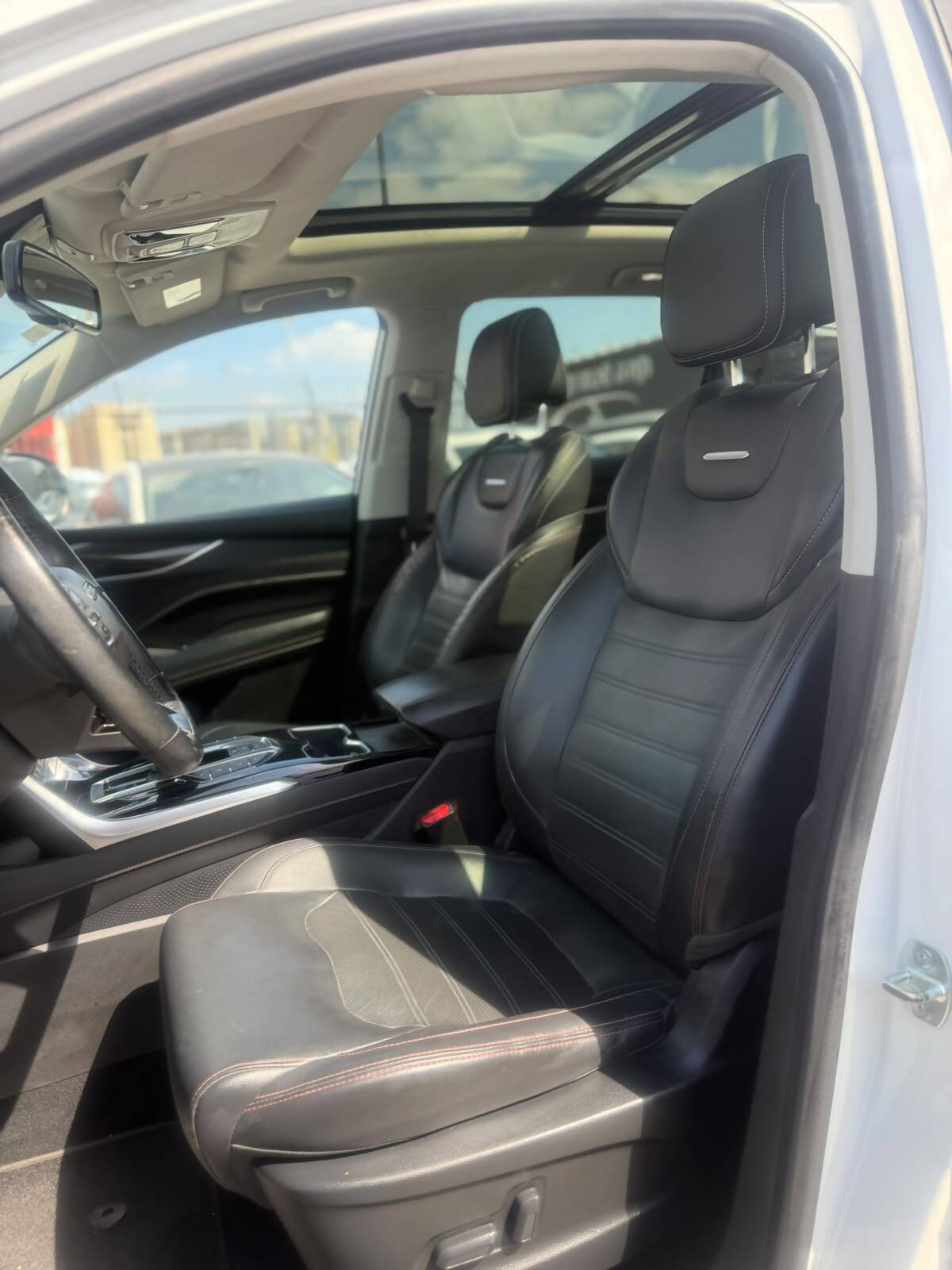 תמונות רכב מקסוס MAXUS EUNIQ 6