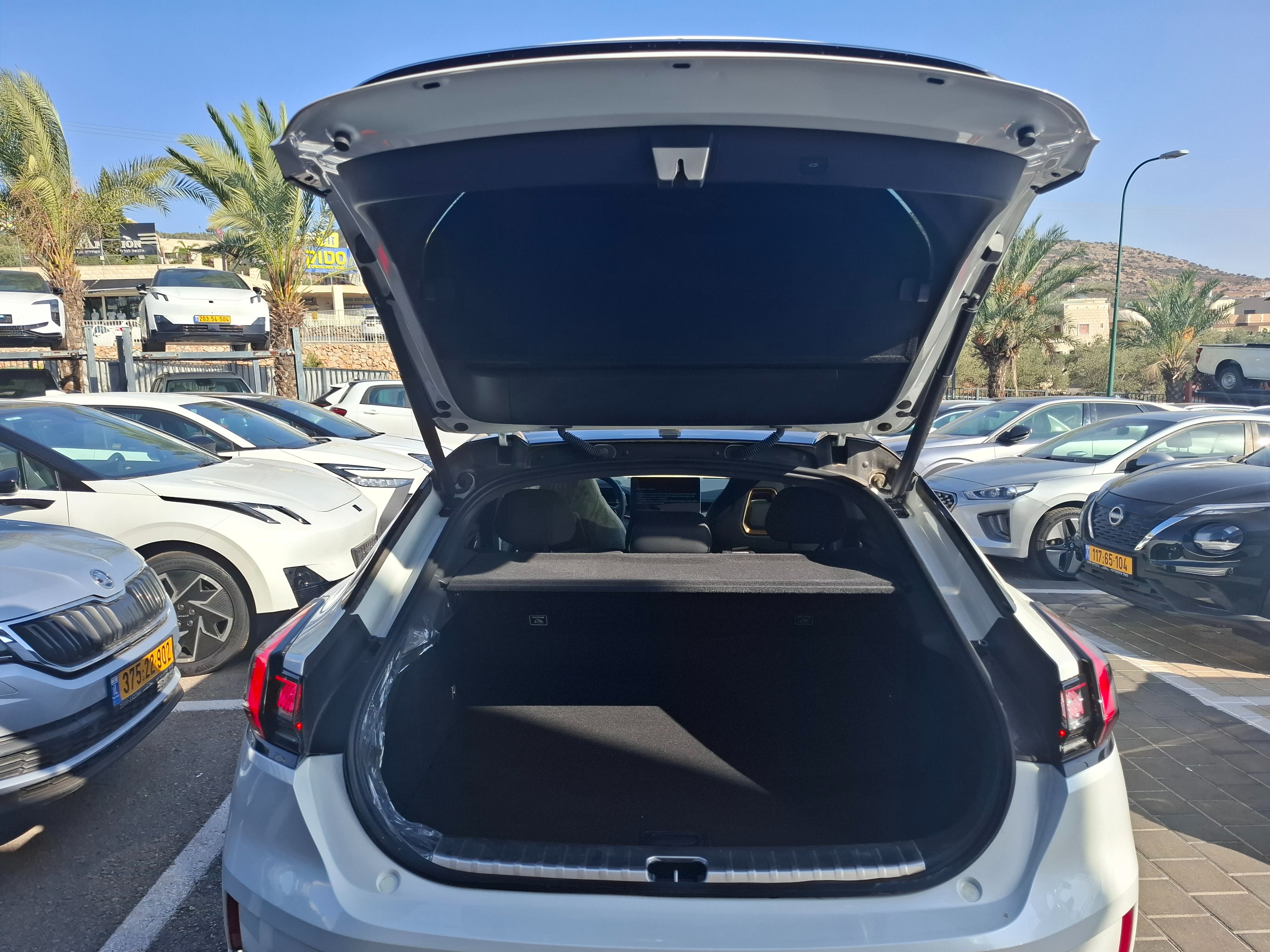 זיקאר, ZEEKR 001