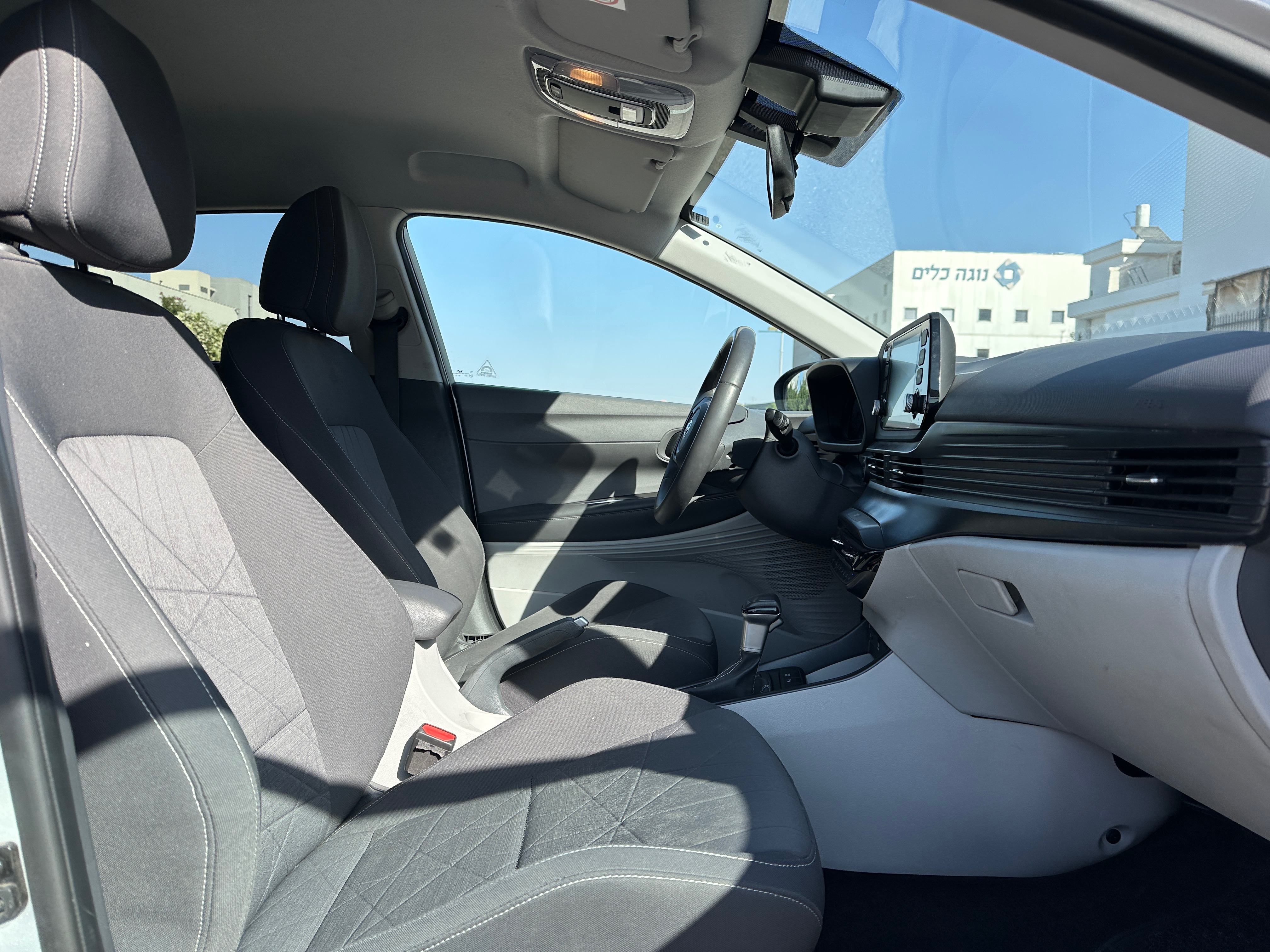 תמונות רכב יונדאי BAYON