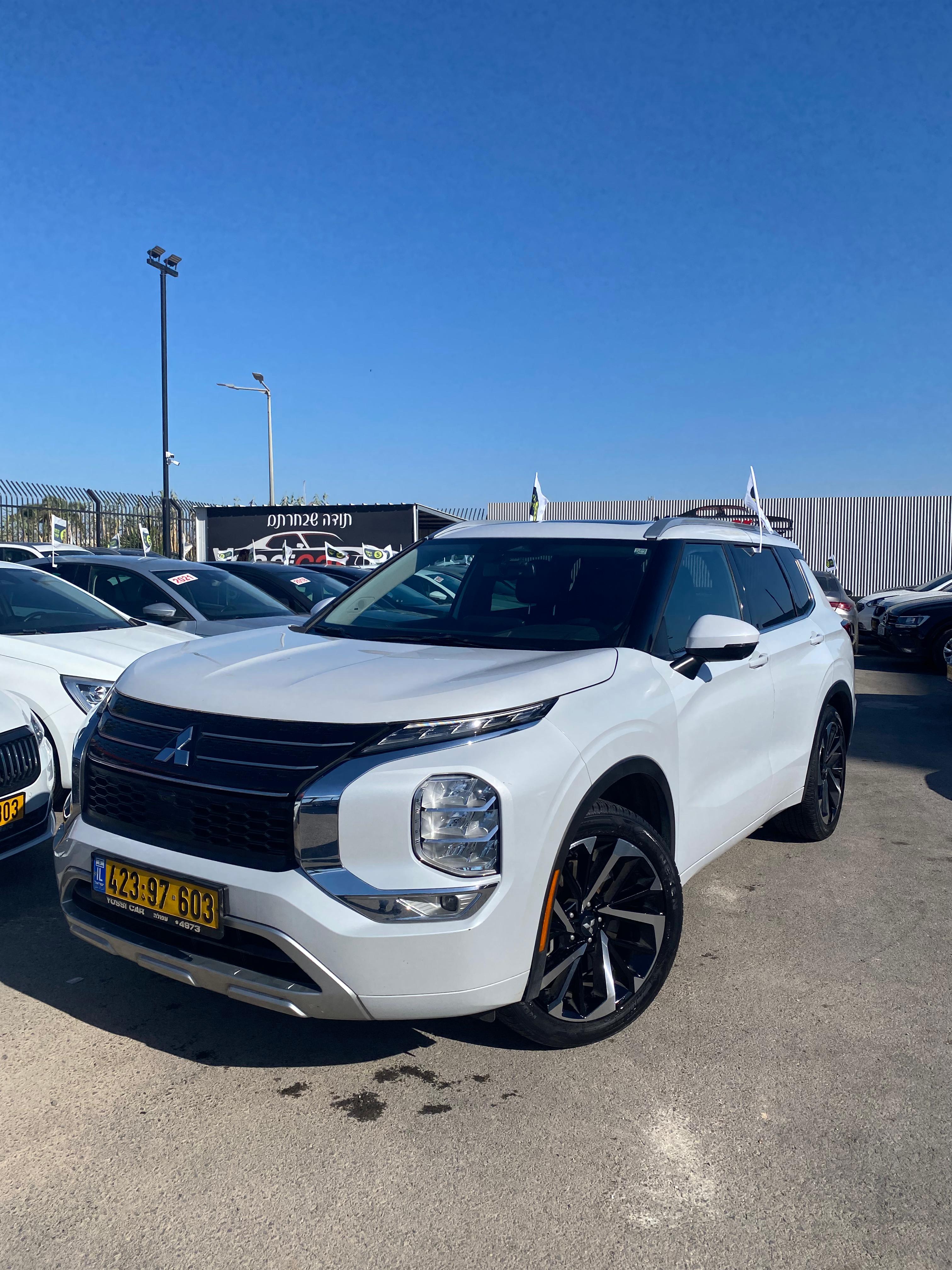 תמונות רכב מיצובישי OUTLANDER